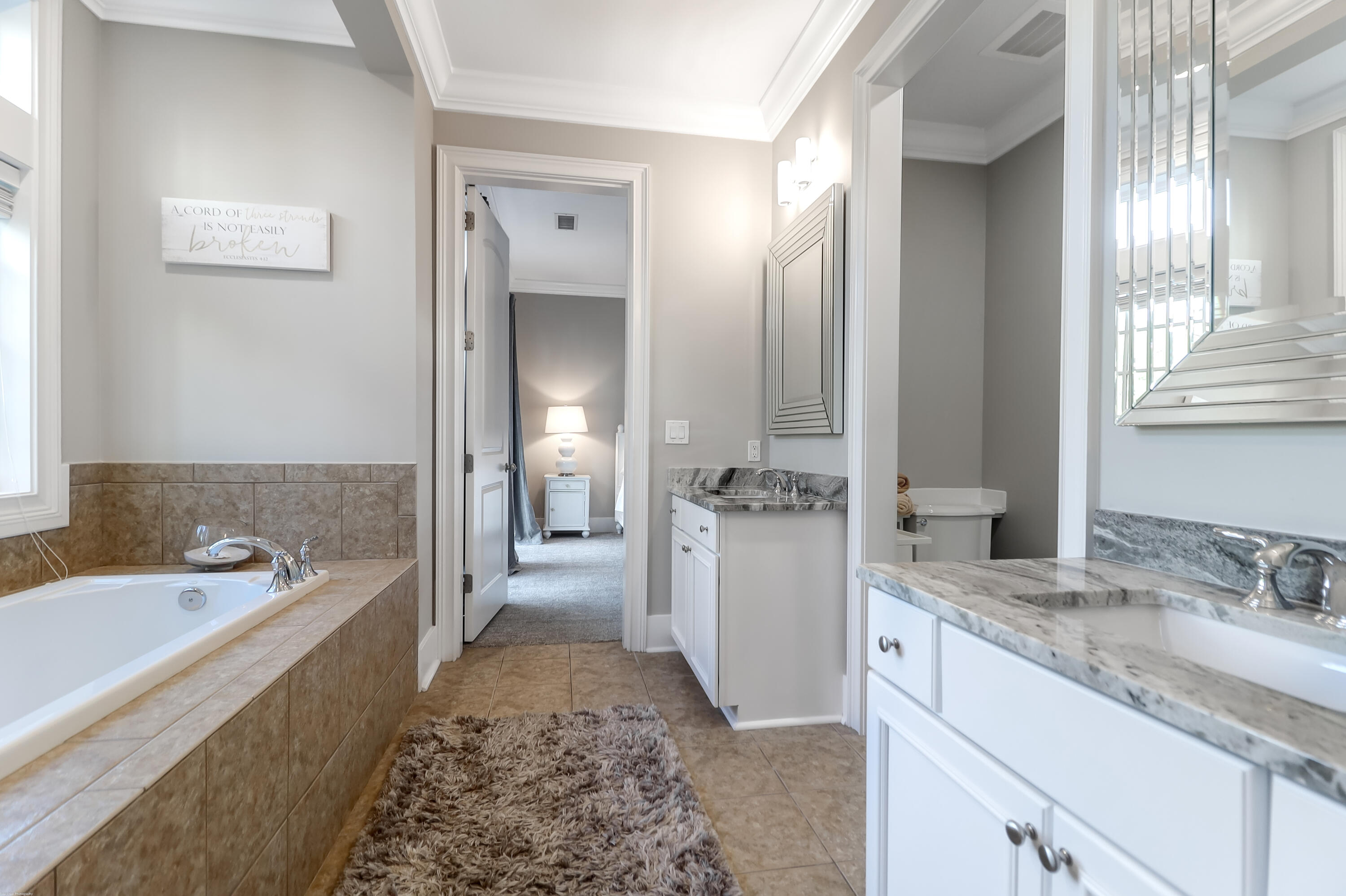 144 Fairbanks Oak Alley # 2b
