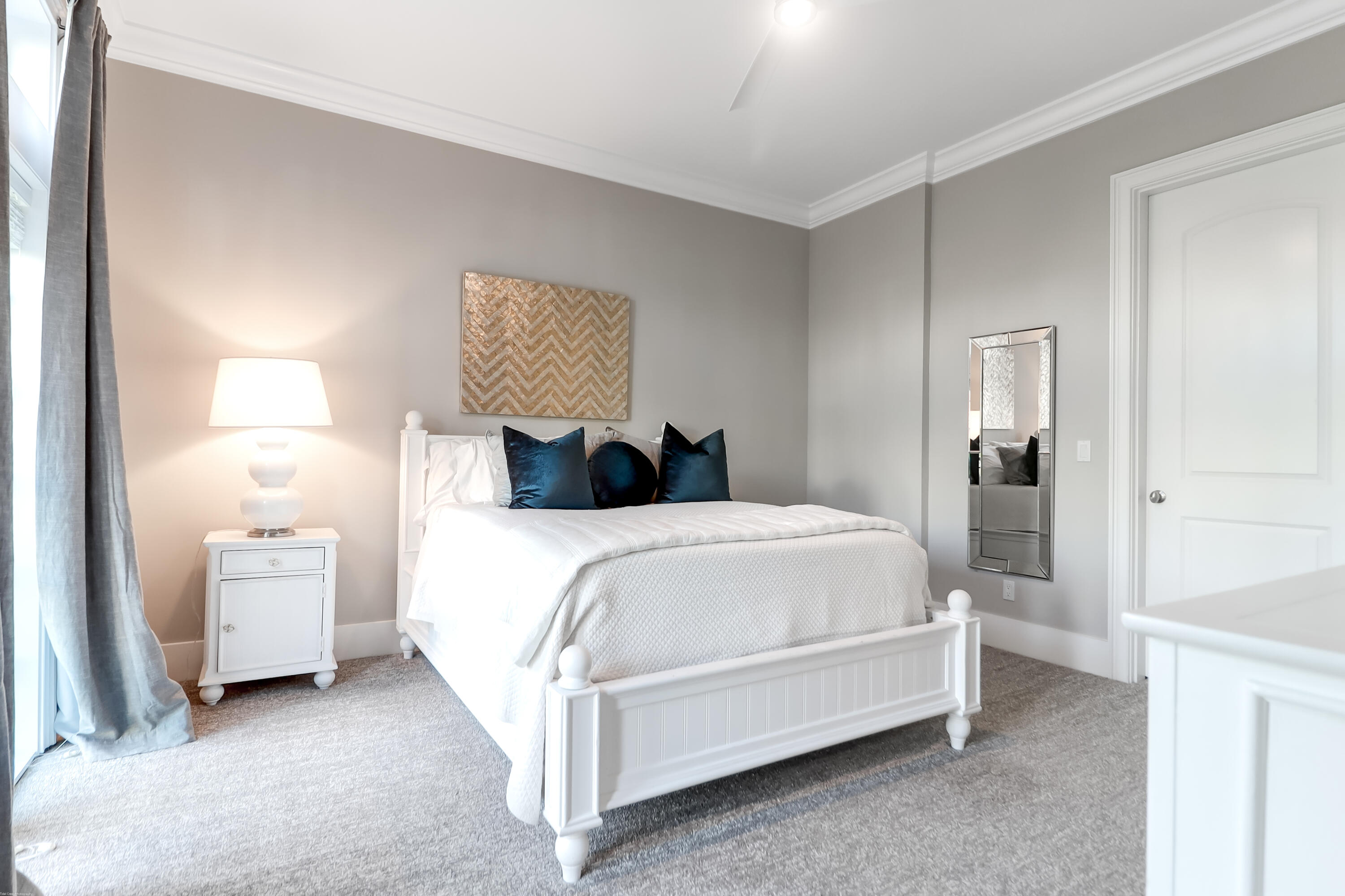 144 Fairbanks Oak Alley # 2b