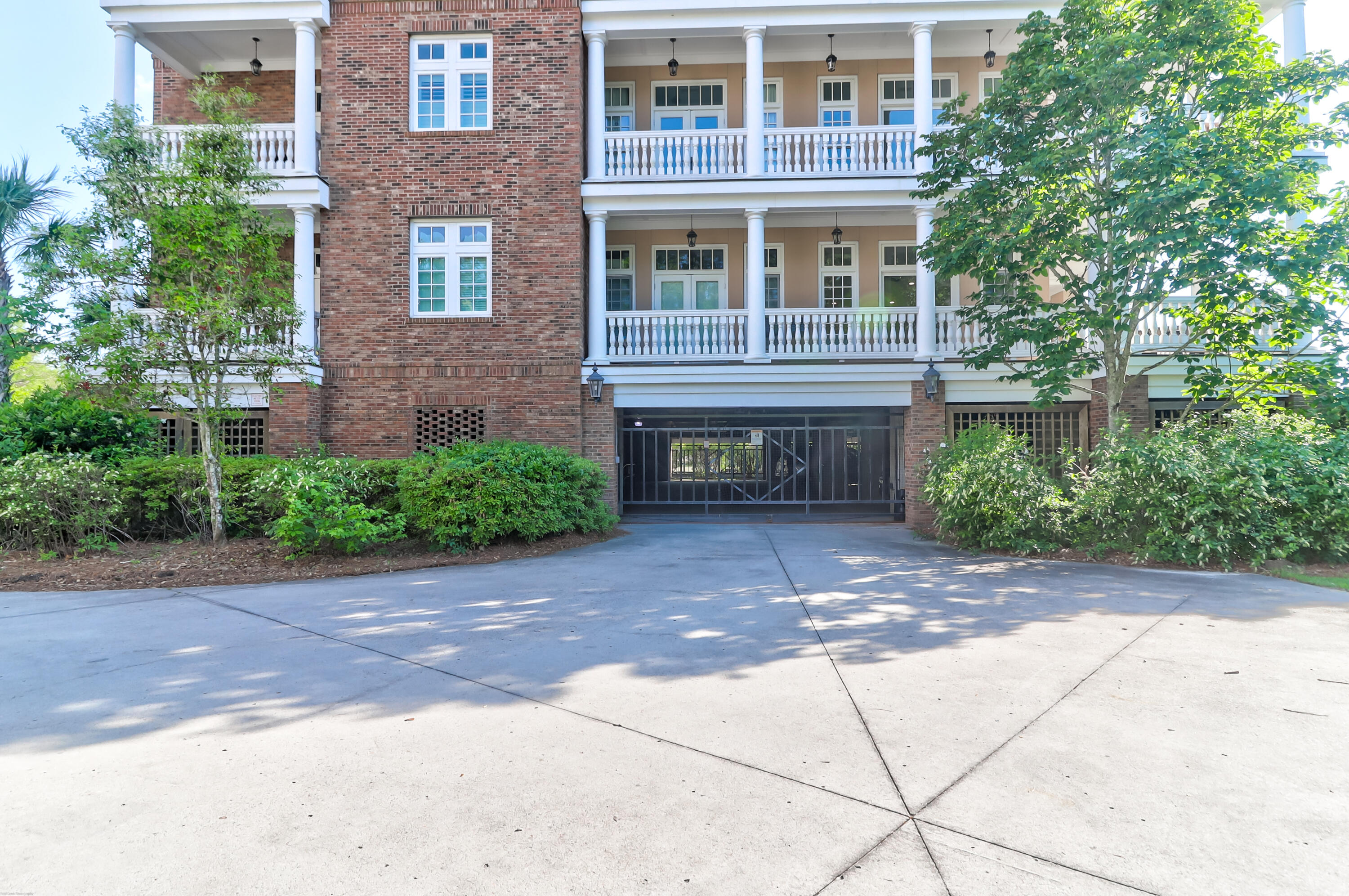 144 Fairbanks Oak Alley # 2b