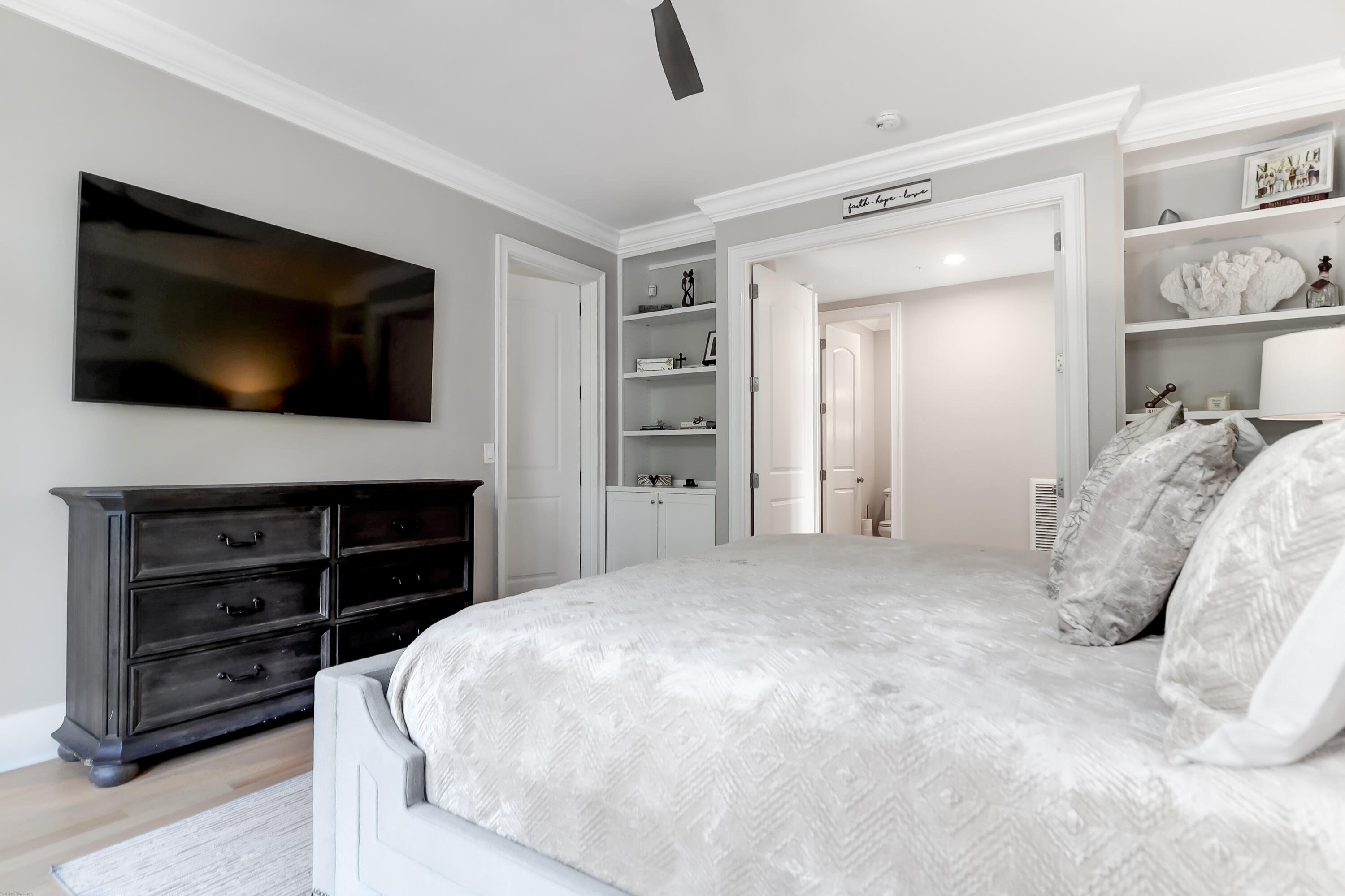 144 Fairbanks Oak Alley # 2b