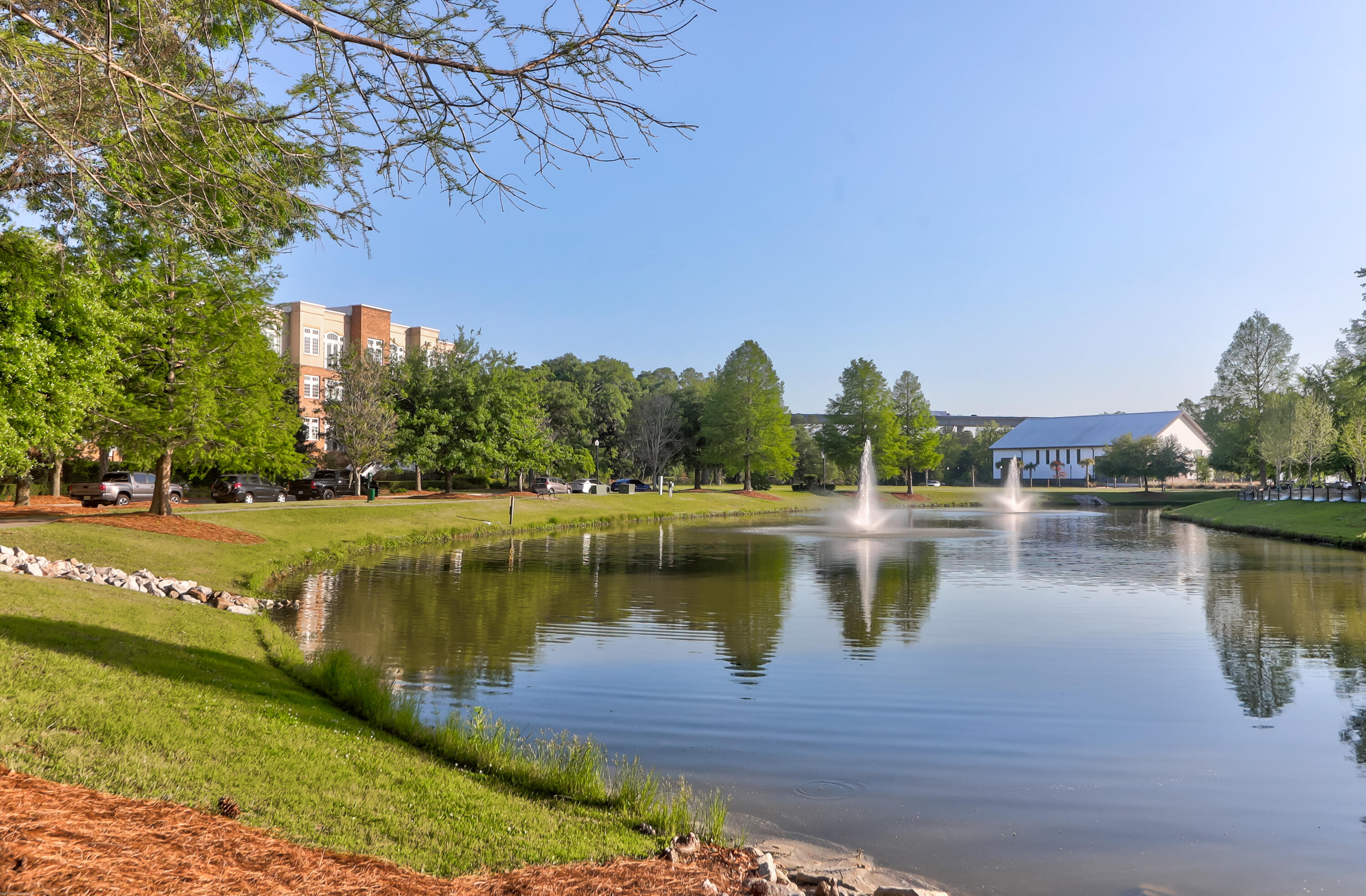 144 Fairbanks Oak Alley # 2b