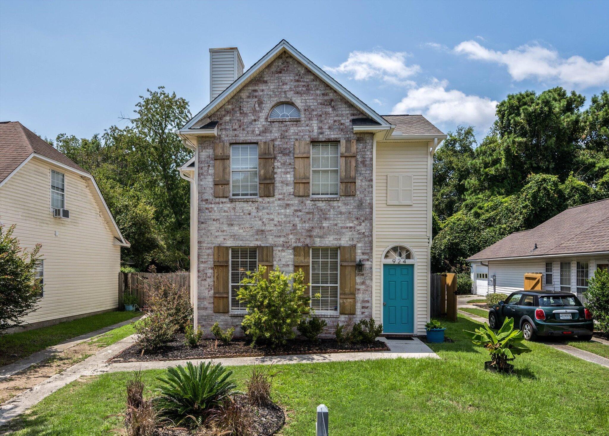 924 Provincial Circle