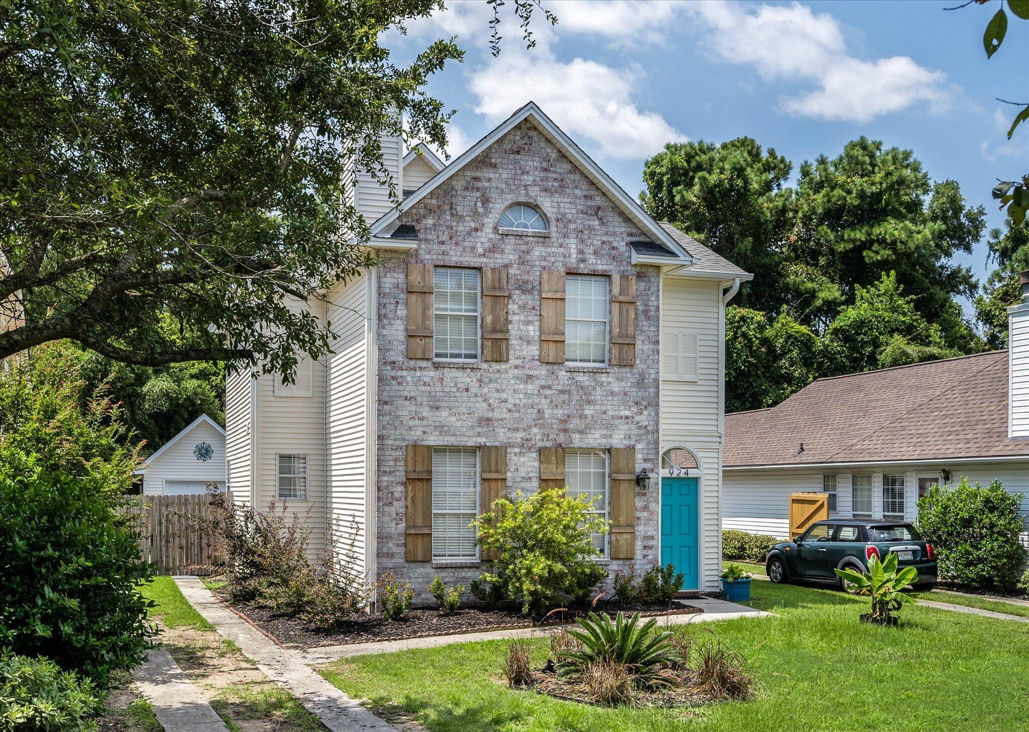924 Provincial Circle