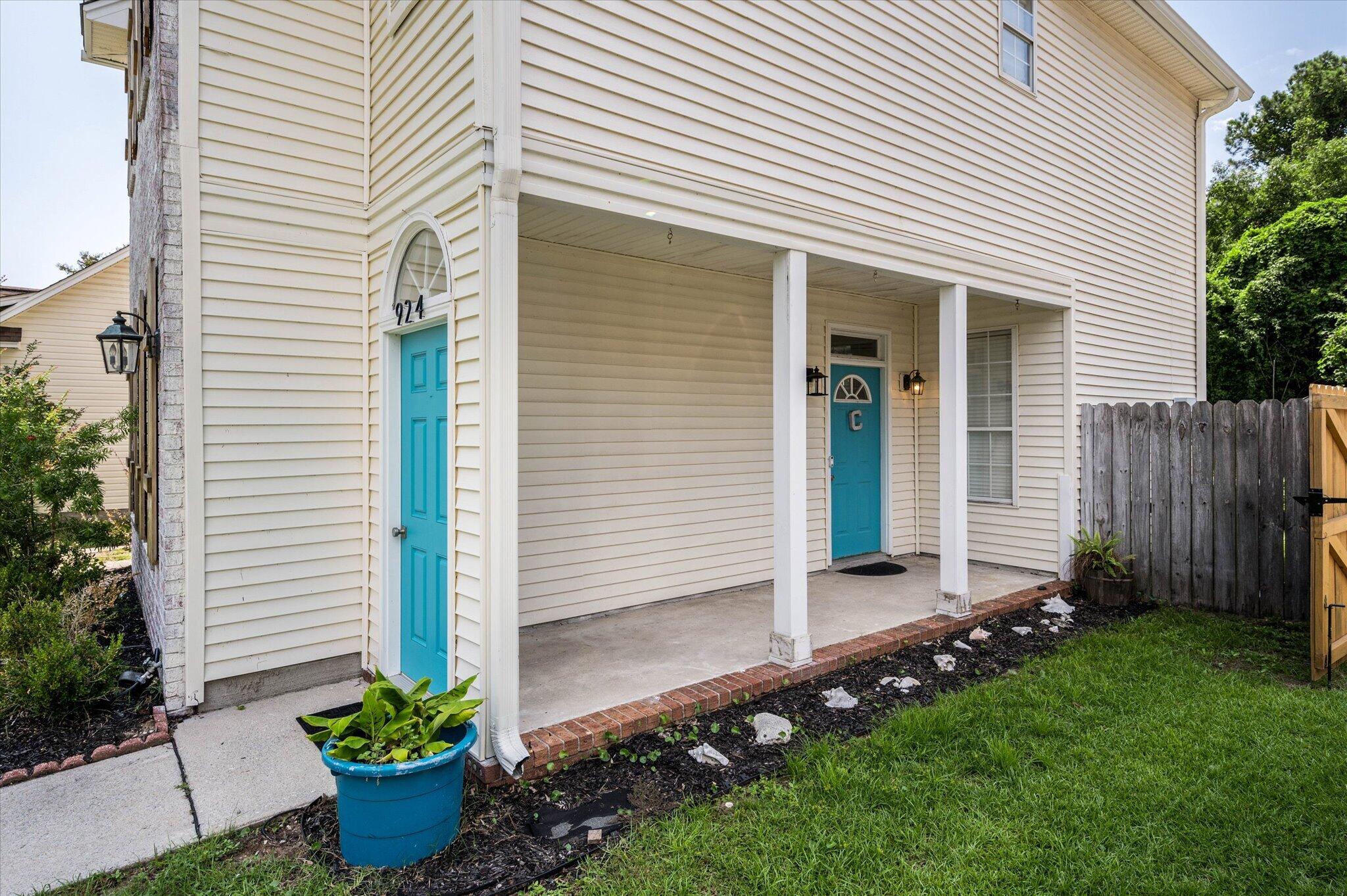 924 Provincial Circle