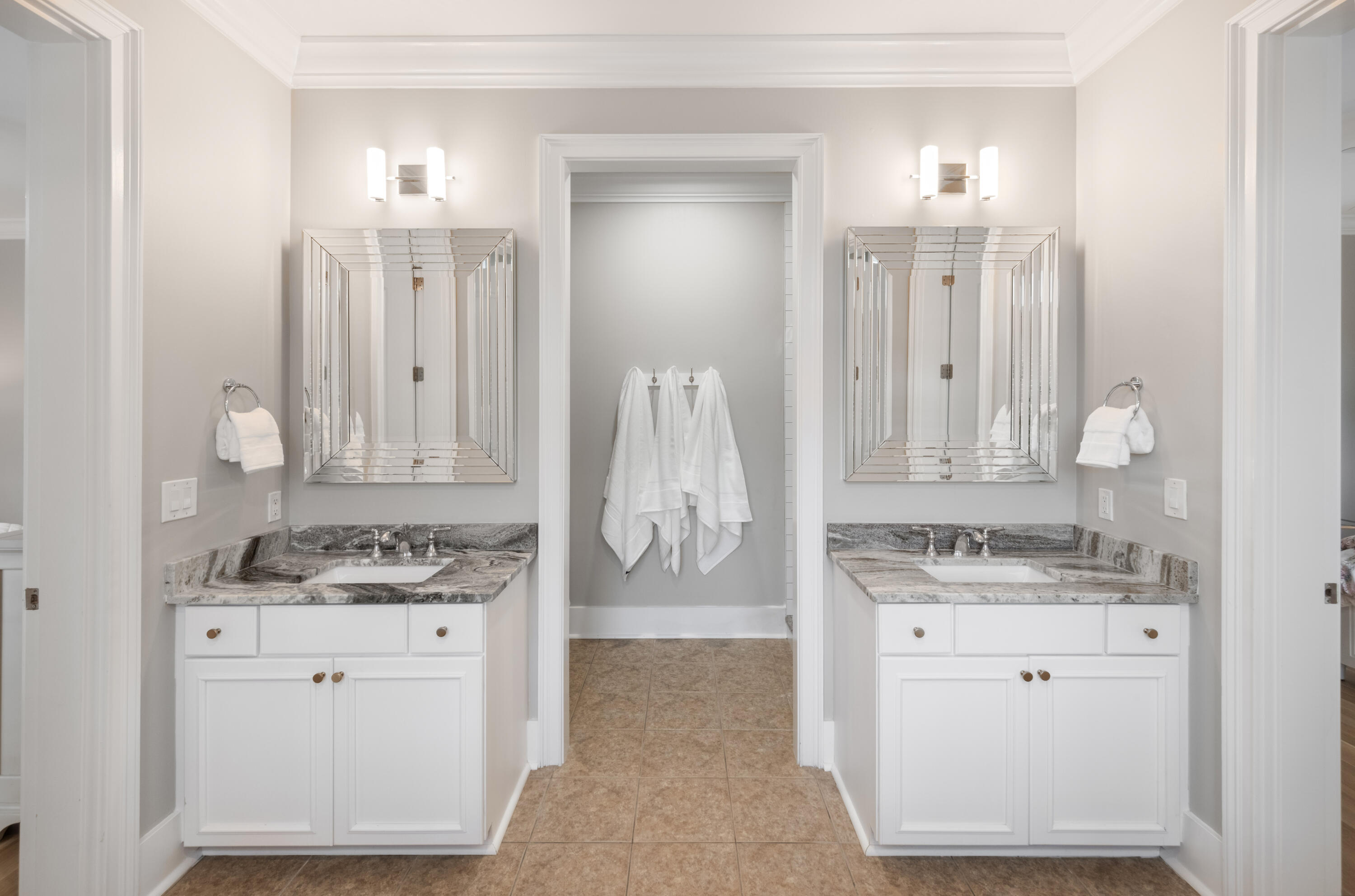 144 Fairbanks Oak Alley # 2b