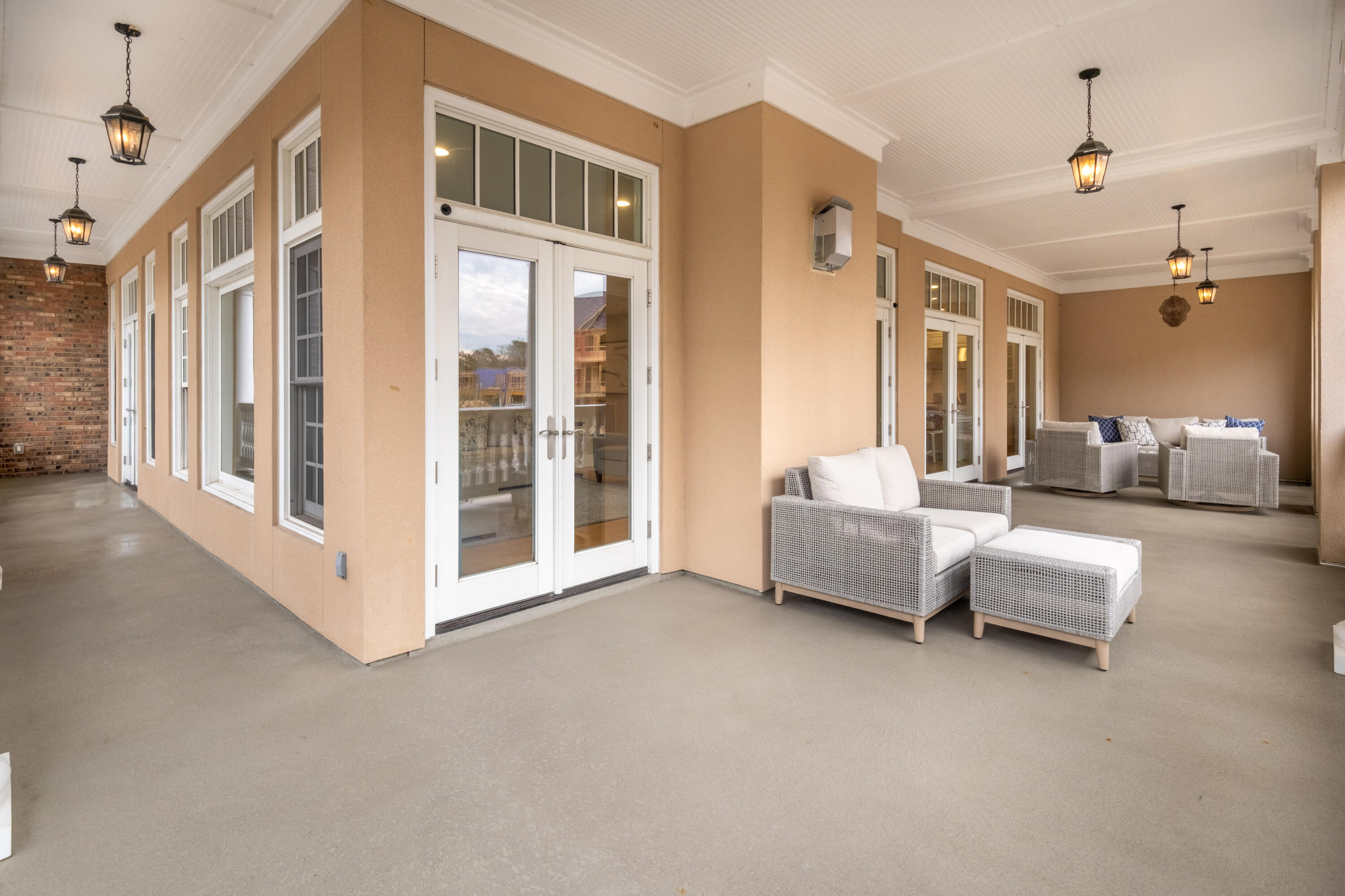 144 Fairbanks Oak Alley # 2b