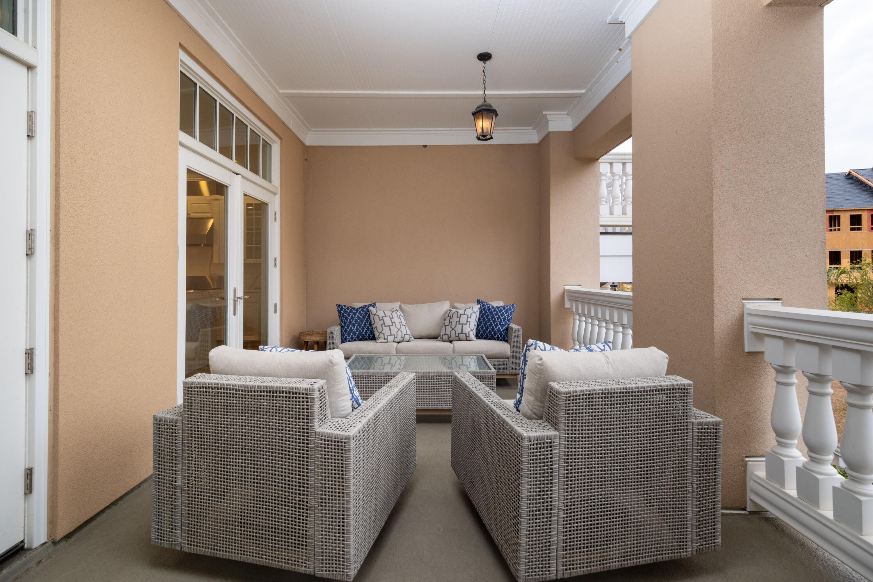 144 Fairbanks Oak Alley # 2b