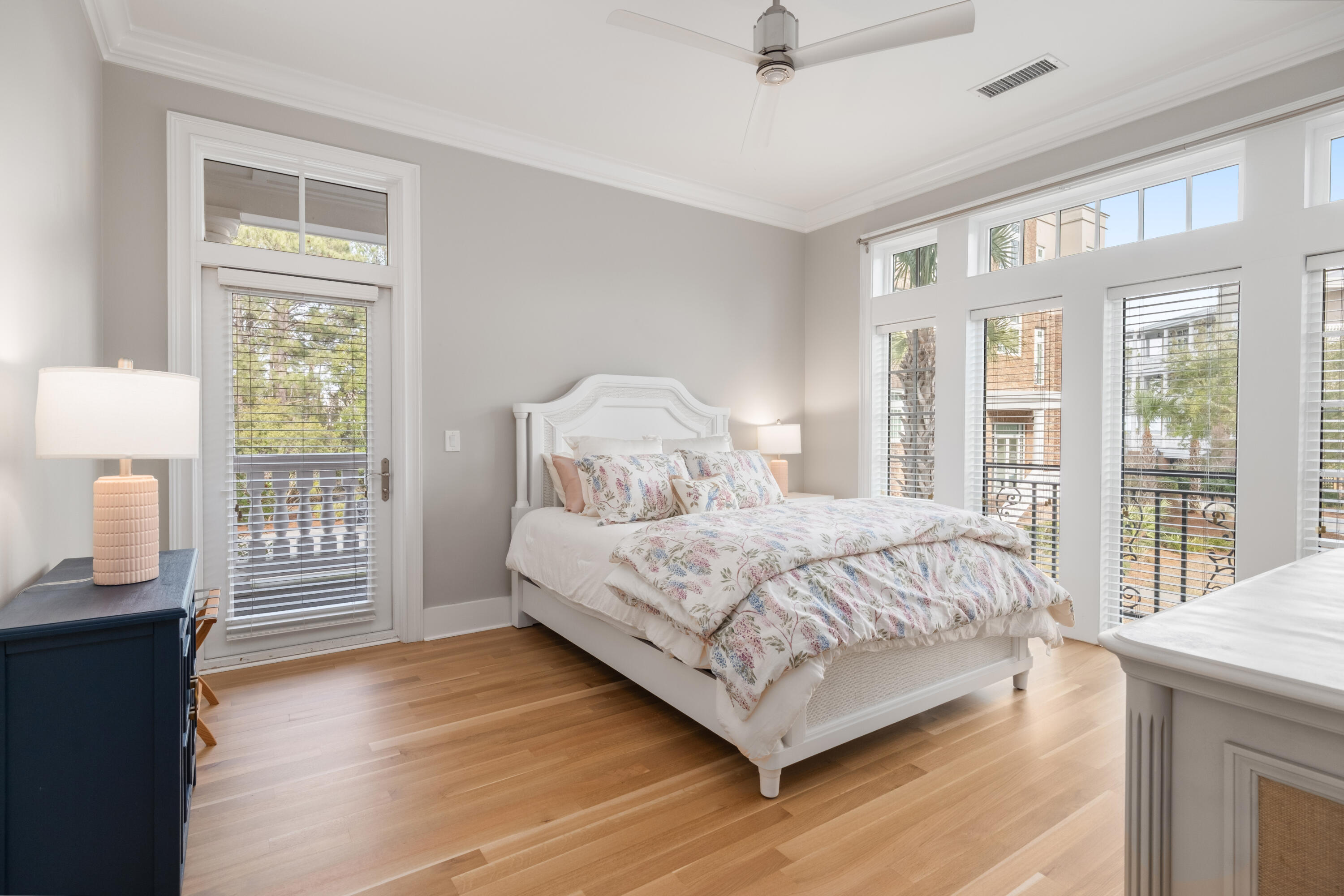 144 Fairbanks Oak Alley # 2b