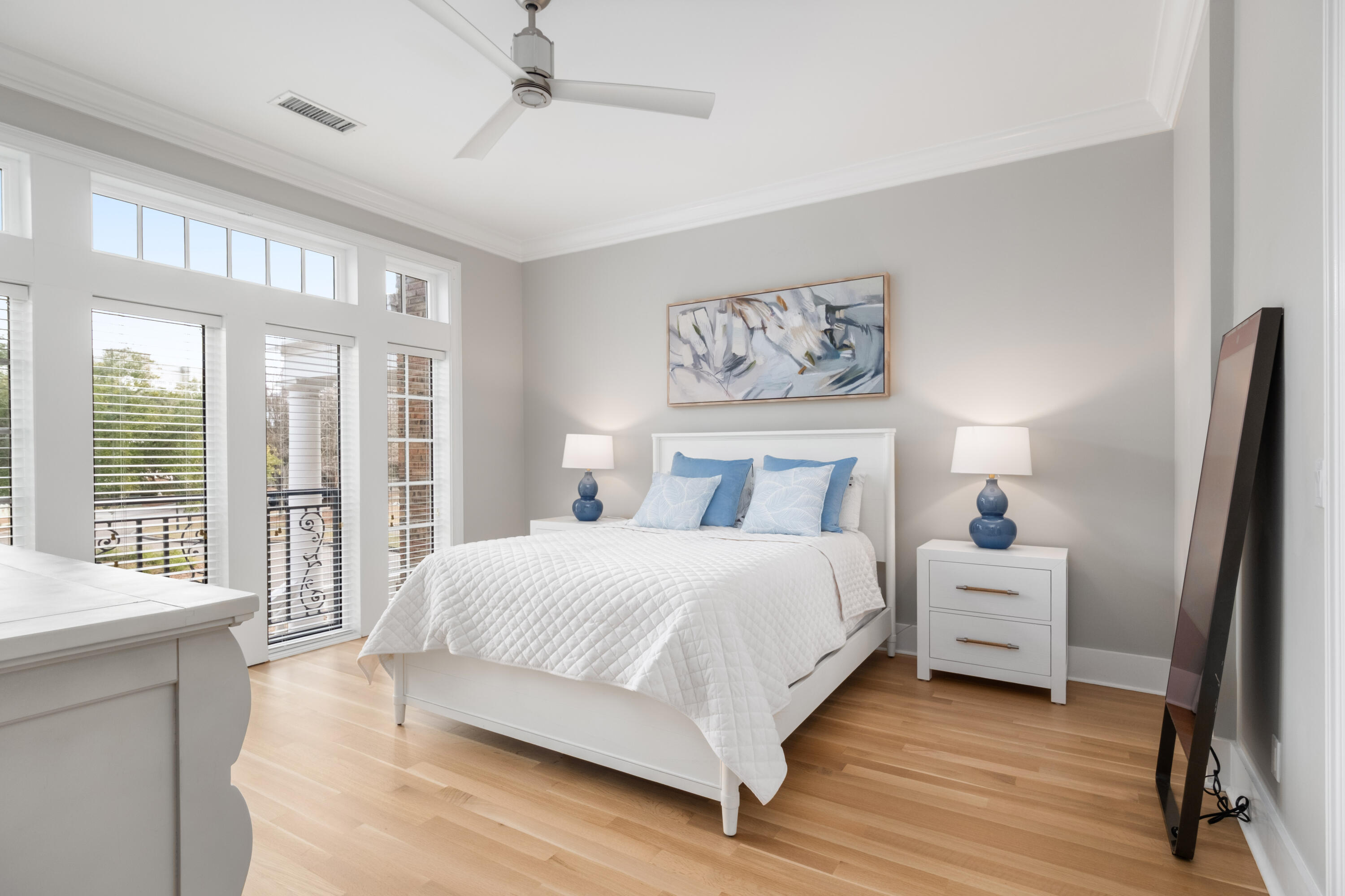 144 Fairbanks Oak Alley # 2b