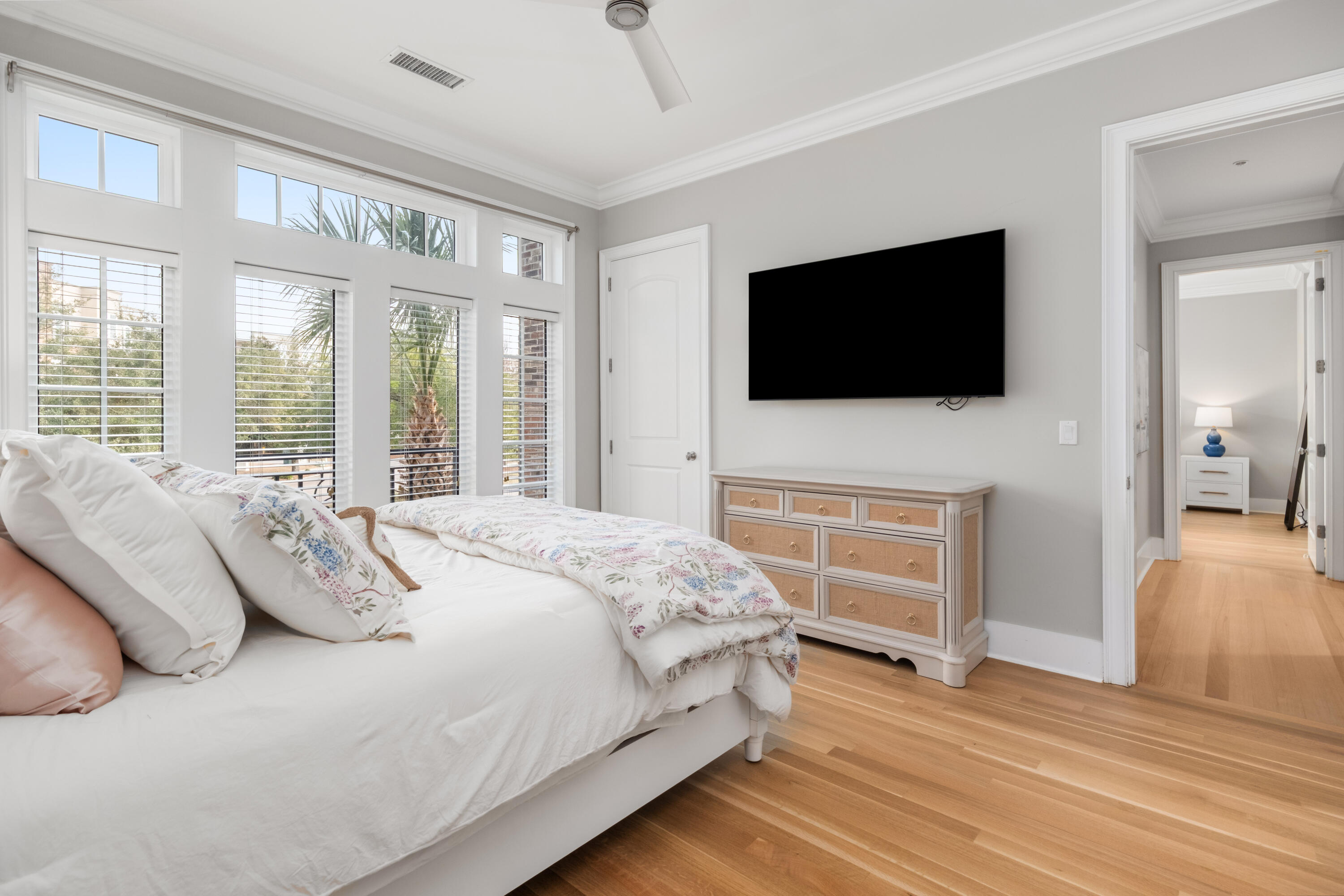 144 Fairbanks Oak Alley # 2b