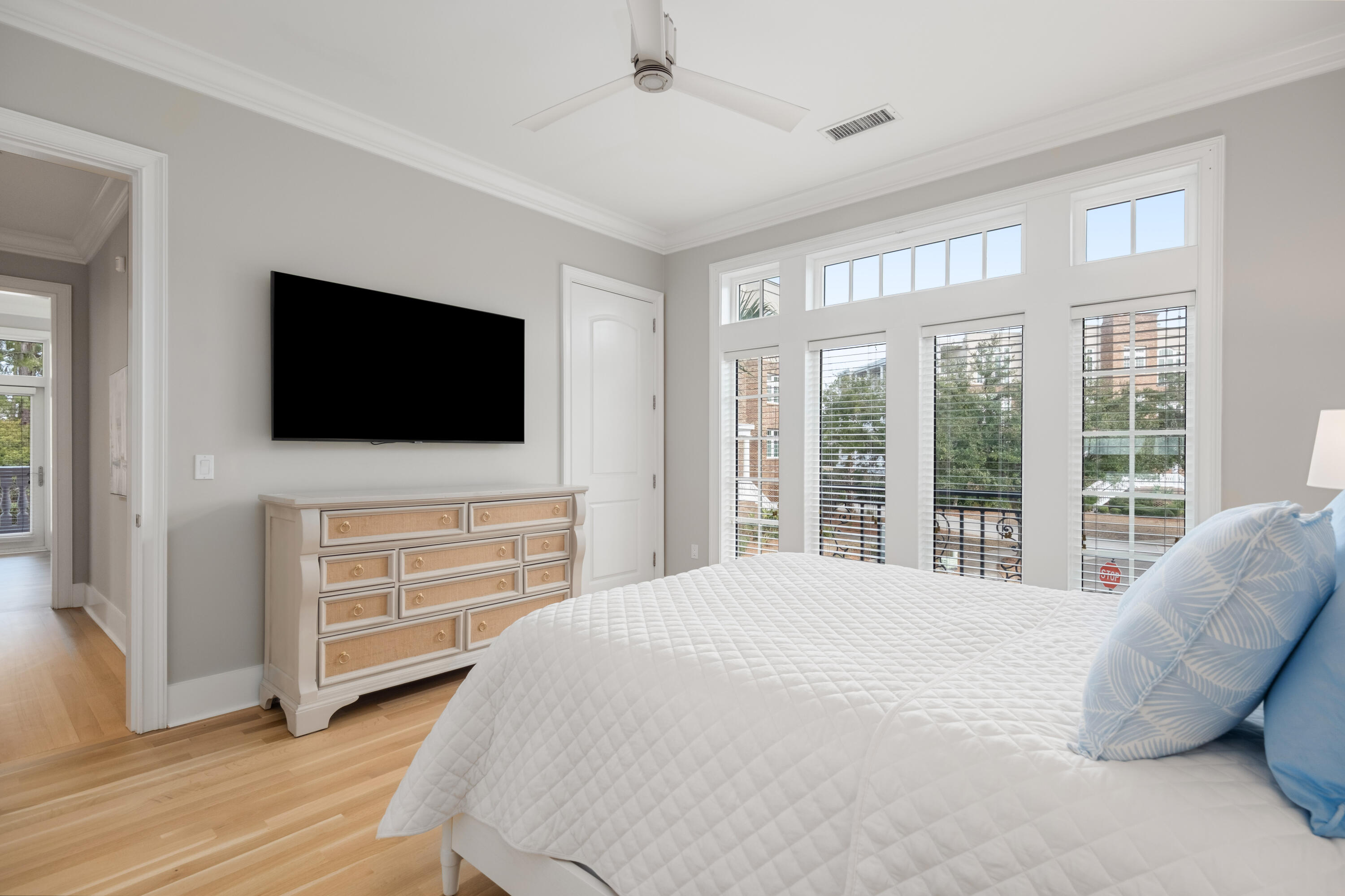 144 Fairbanks Oak Alley # 2b