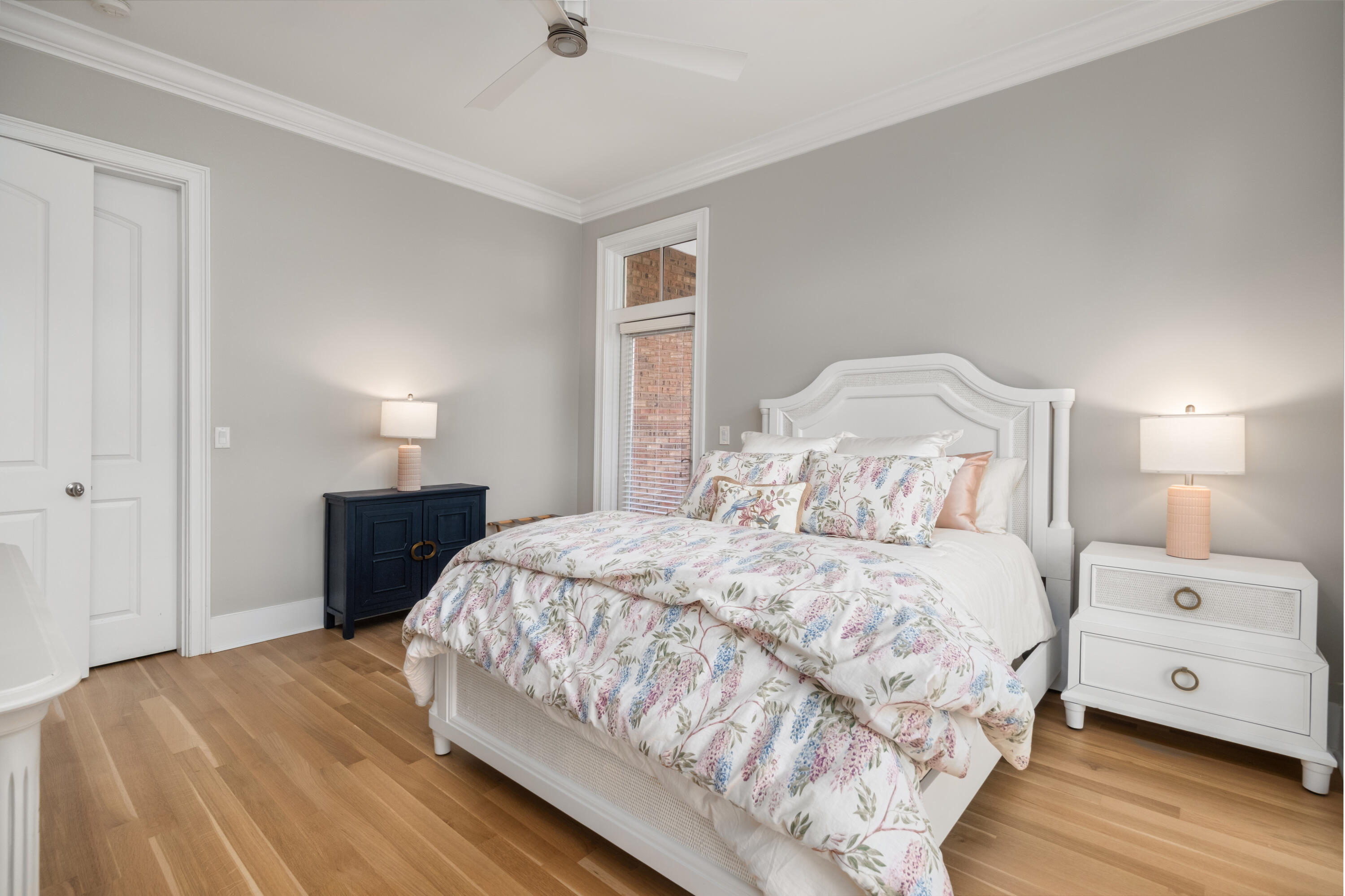 144 Fairbanks Oak Alley # 2b