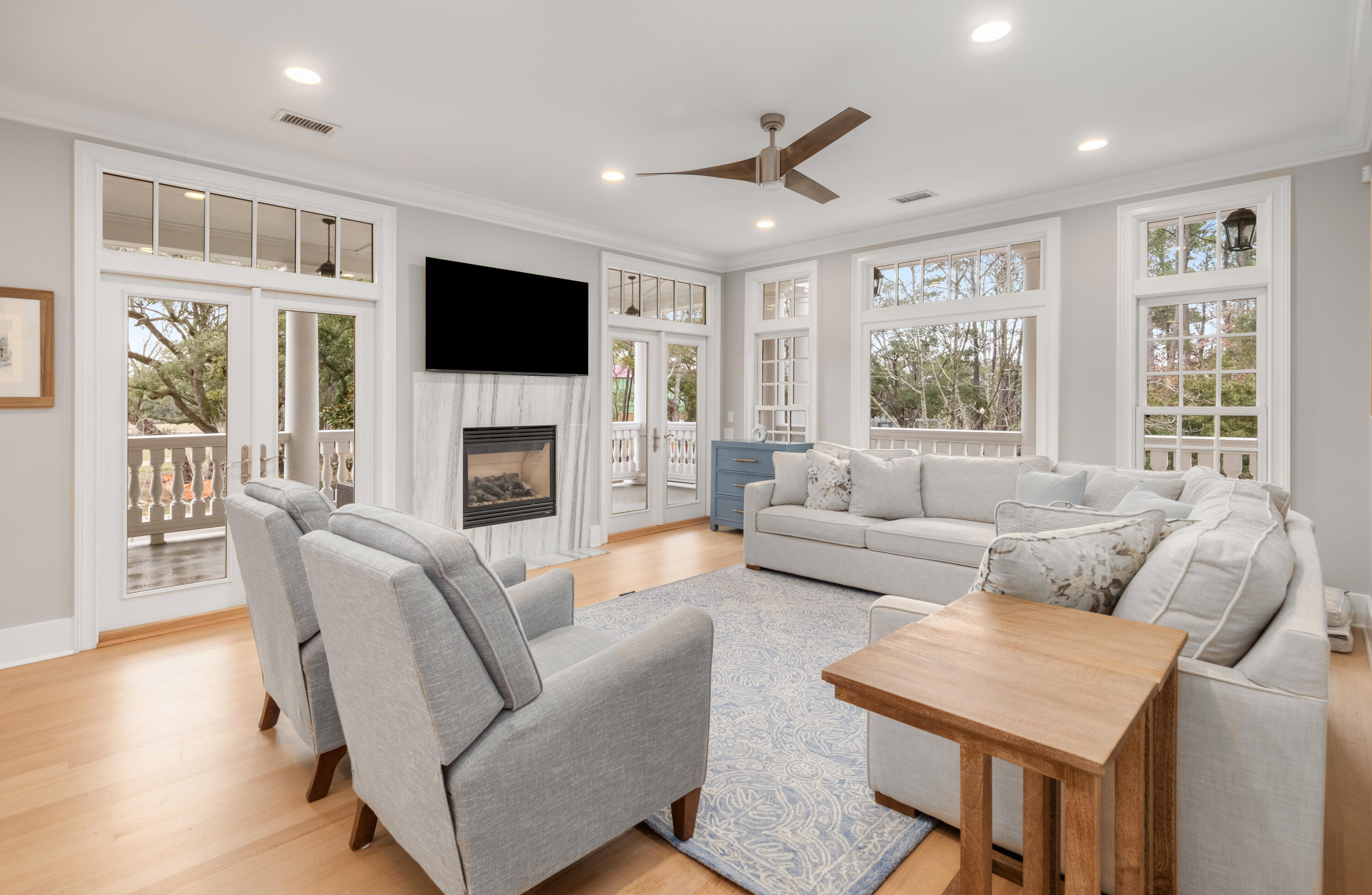 144 Fairbanks Oak Alley # 2b