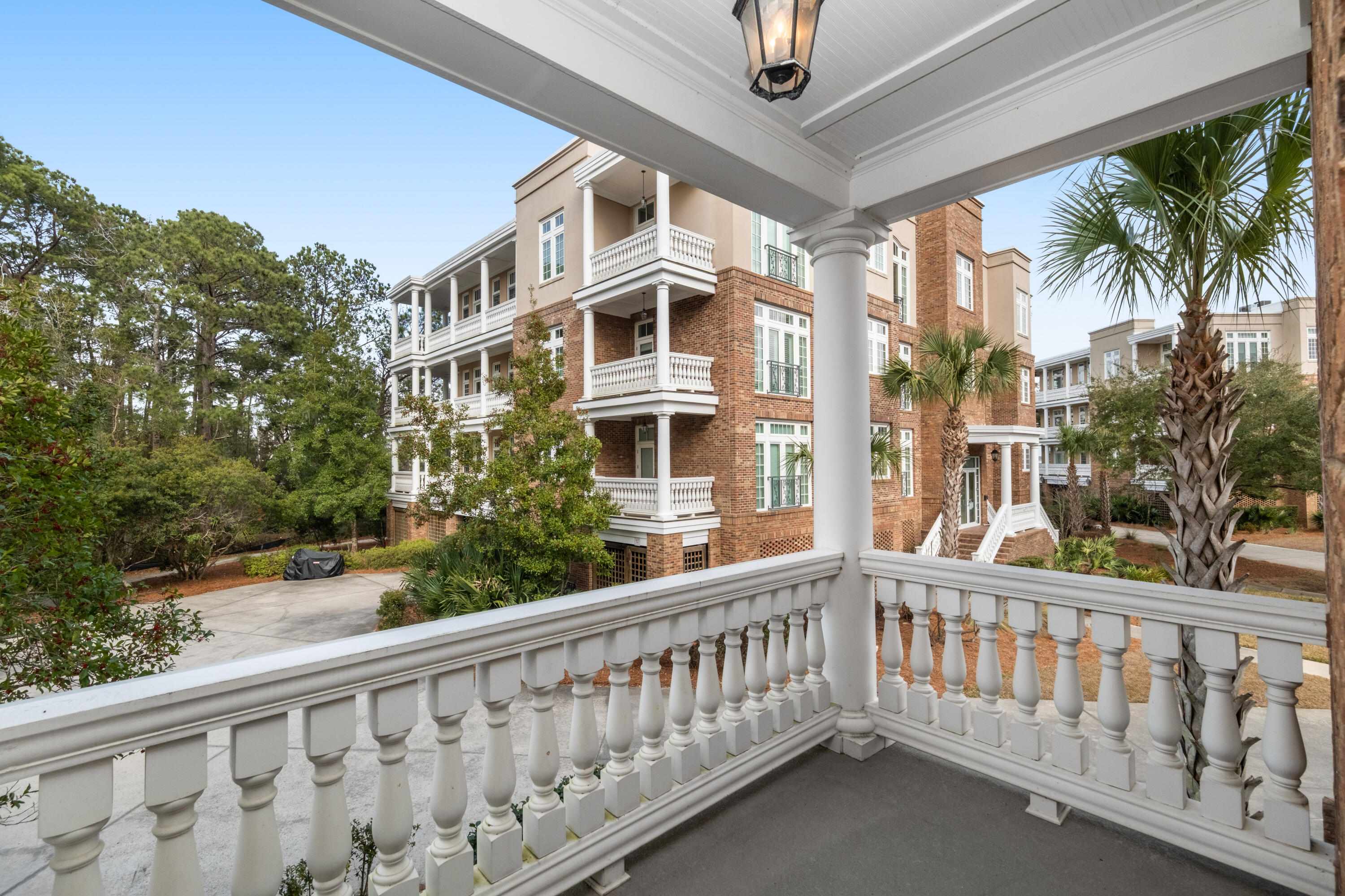 144 Fairbanks Oak Alley # 2b