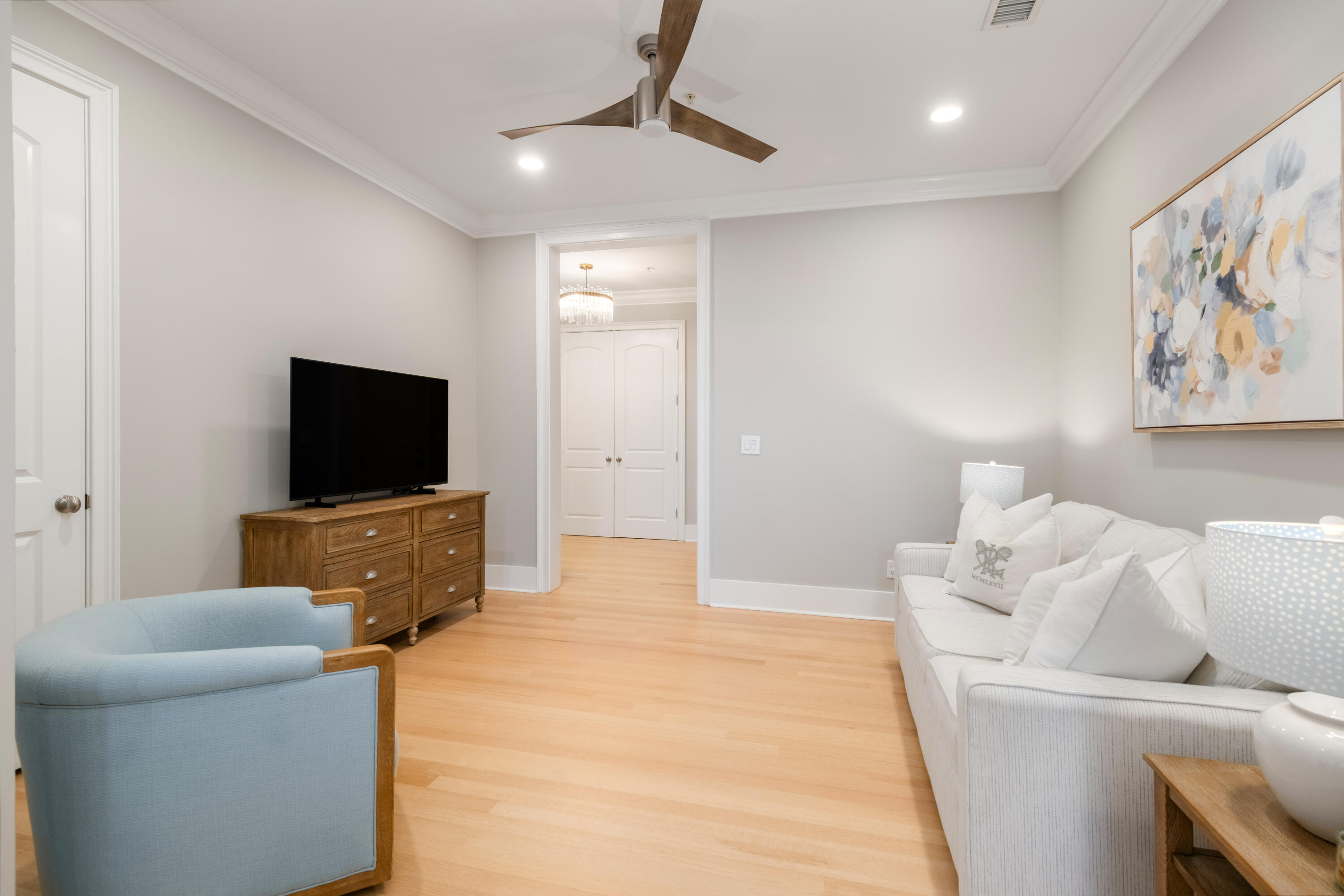 144 Fairbanks Oak Alley # 2b