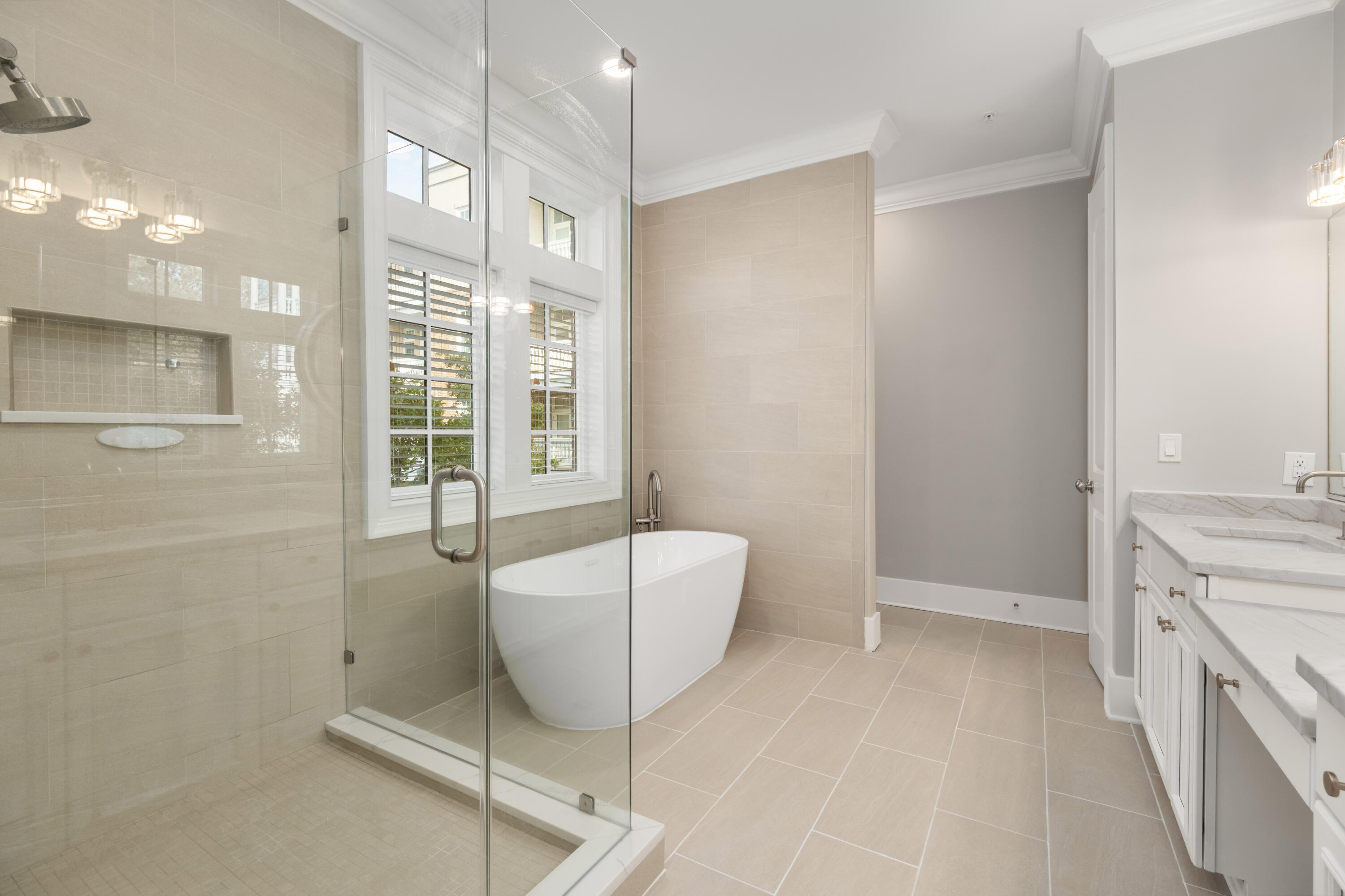 144 Fairbanks Oak Alley # 2b