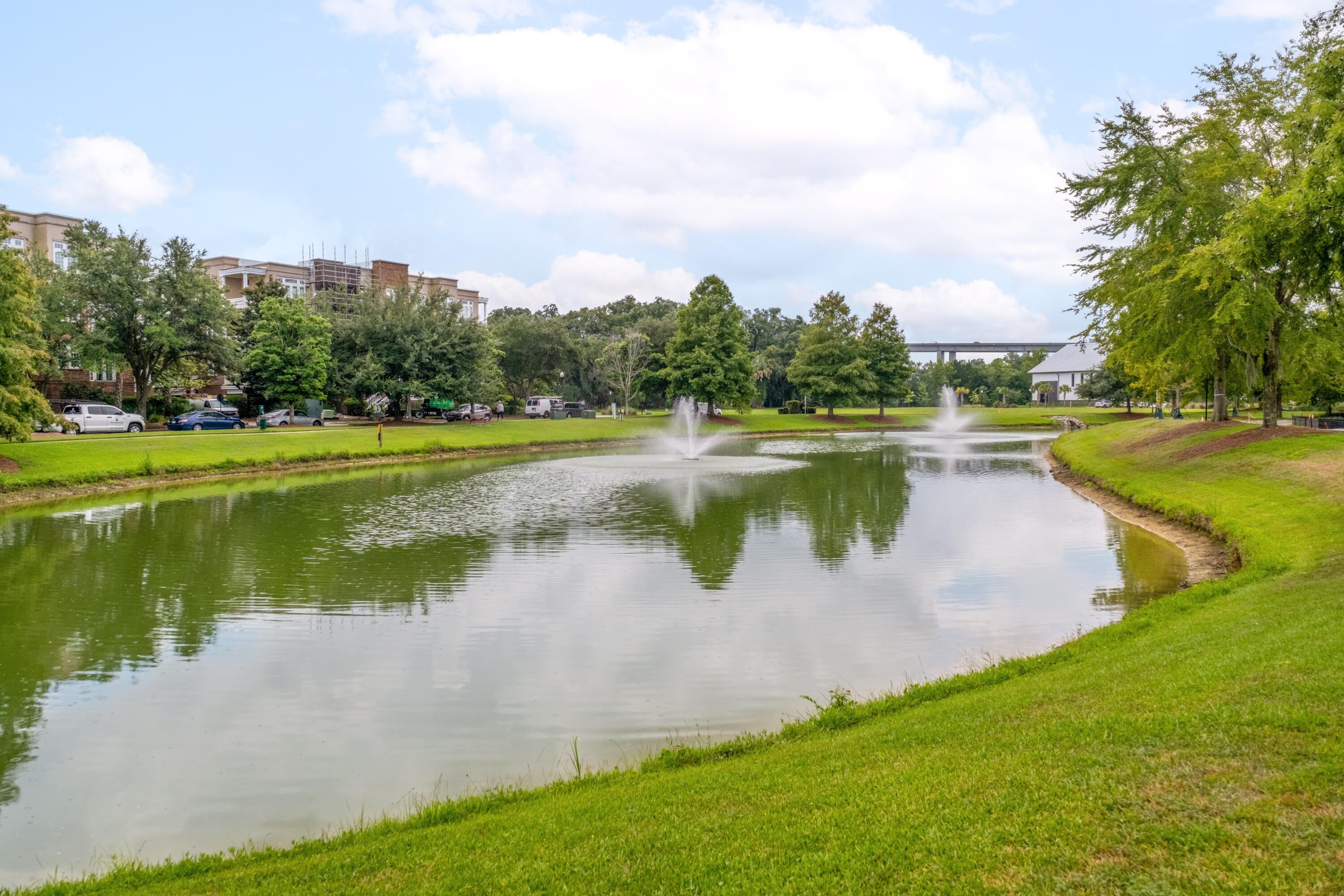 144 Fairbanks Oak Alley # 2b