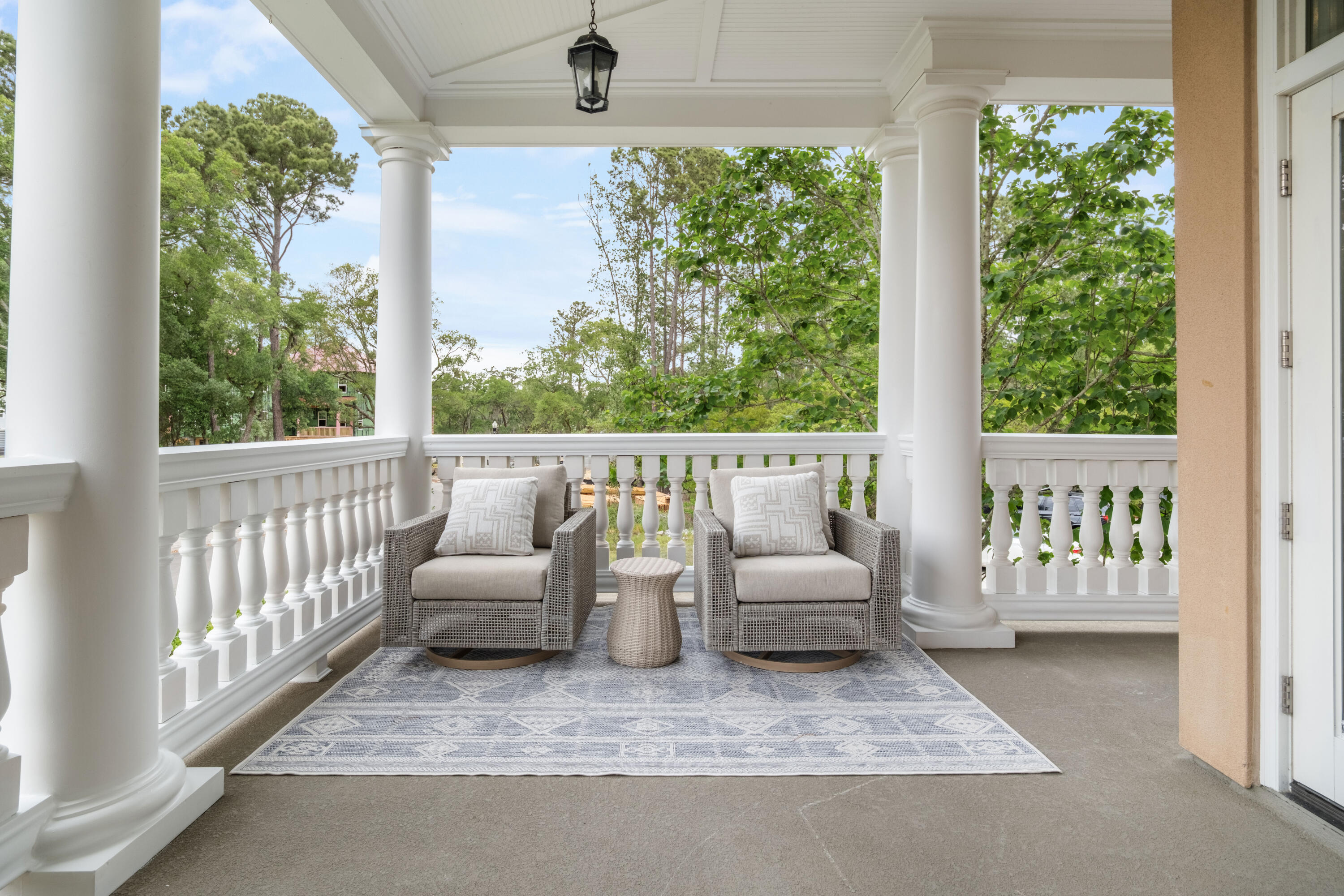 144 Fairbanks Oak Alley # 2b