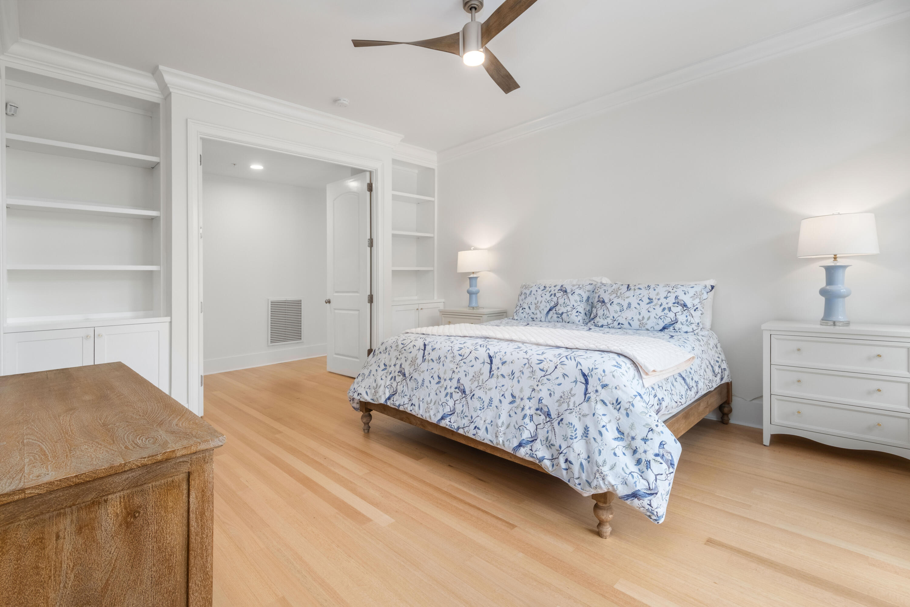 144 Fairbanks Oak Alley # 2b