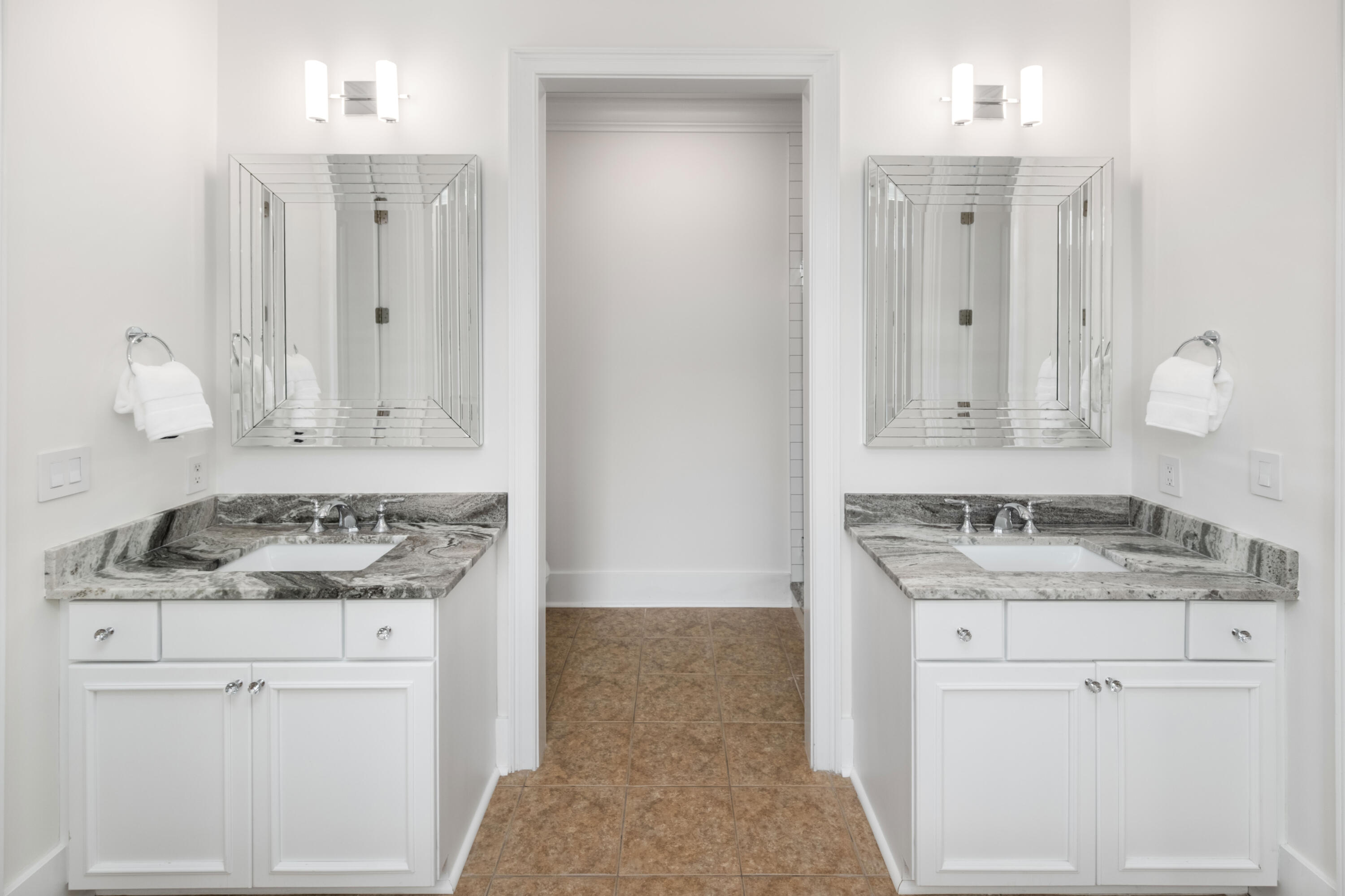 144 Fairbanks Oak Alley # 2b