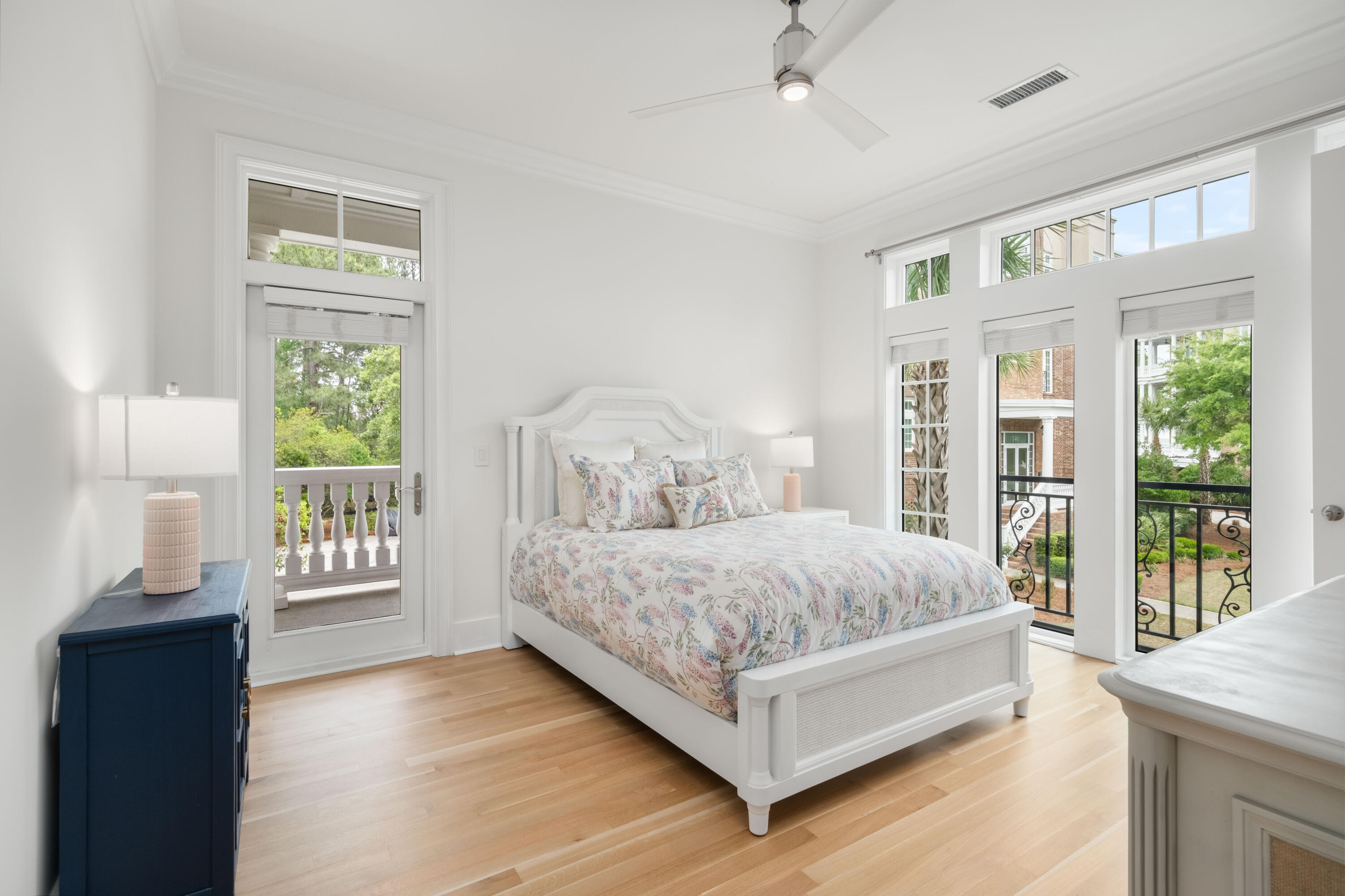 144 Fairbanks Oak Alley # 2b