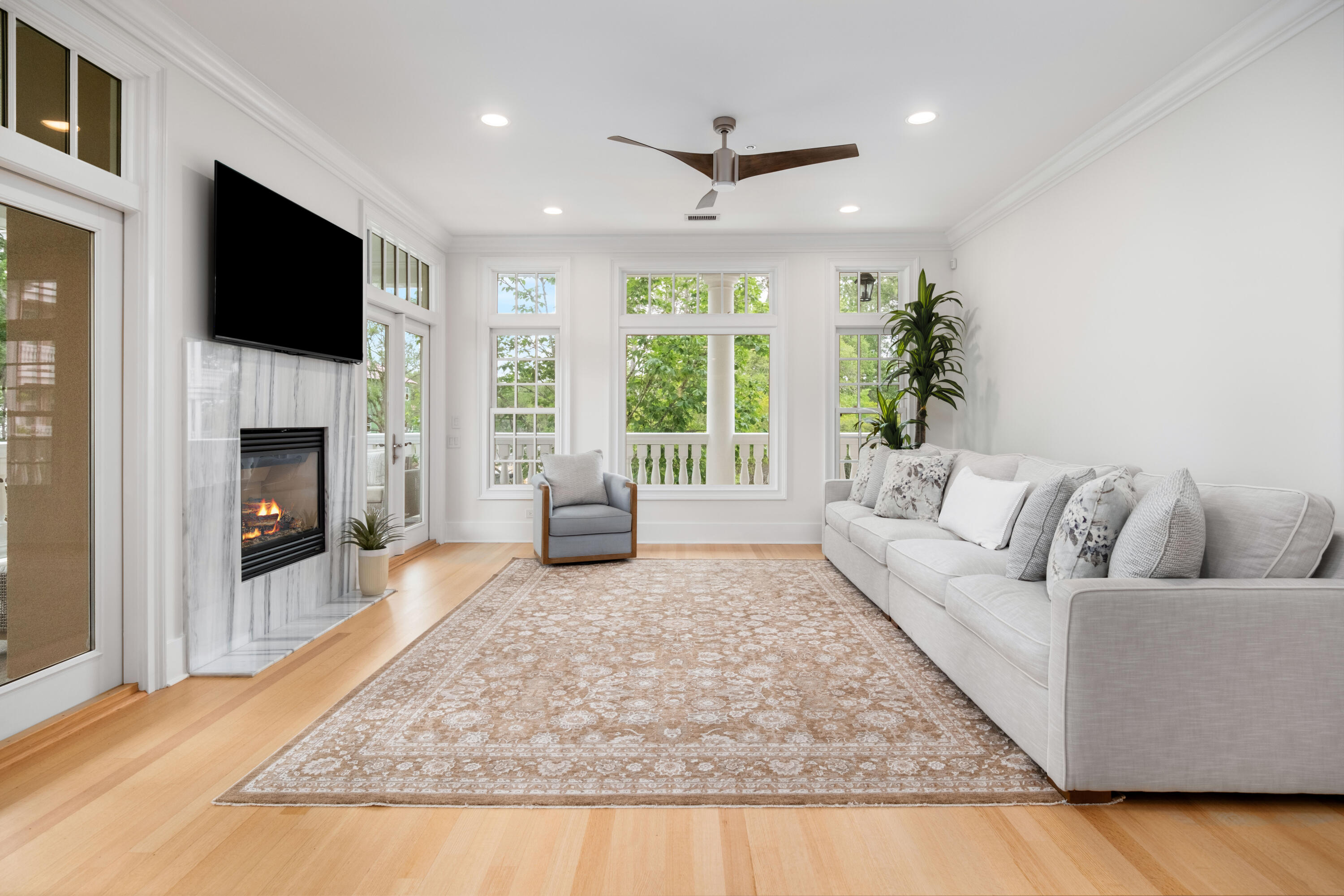 144 Fairbanks Oak Alley # 2b