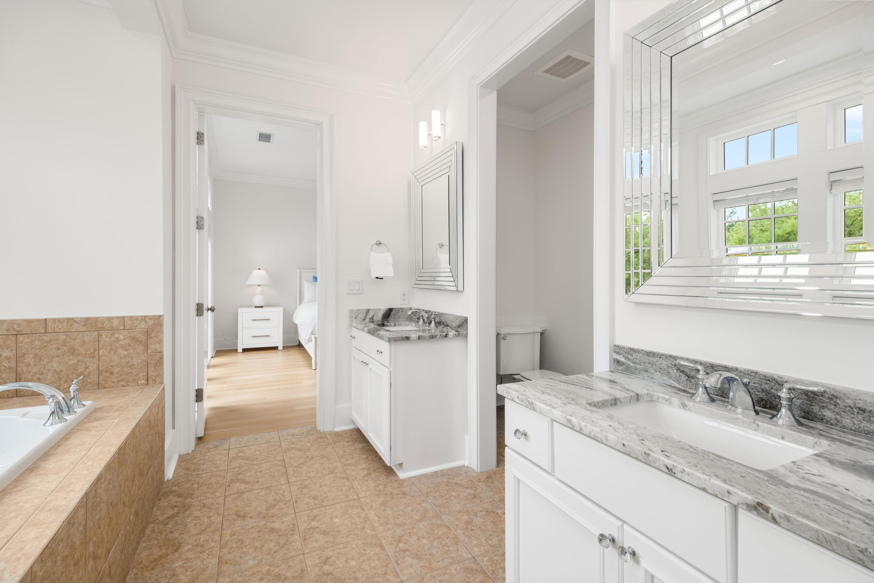 144 Fairbanks Oak Alley # 2b