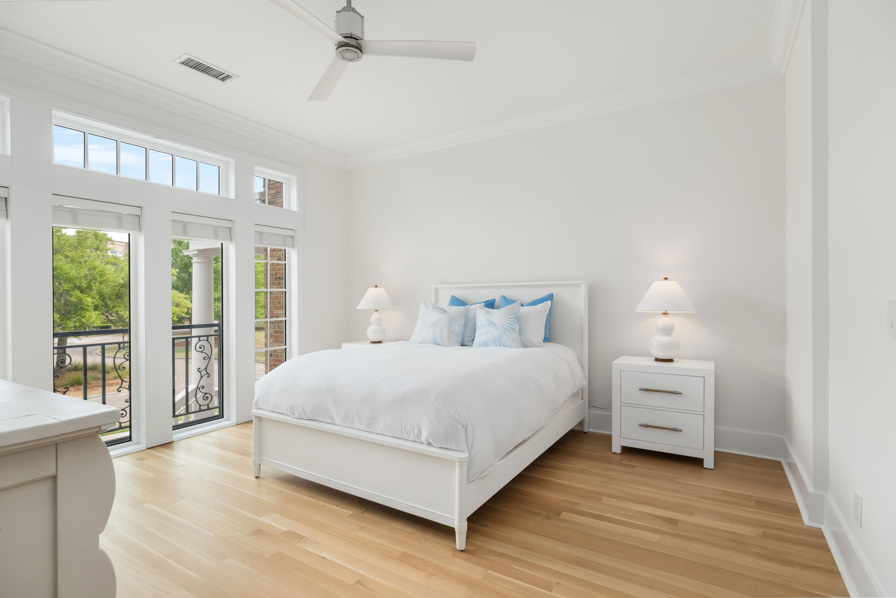 144 Fairbanks Oak Alley # 2b