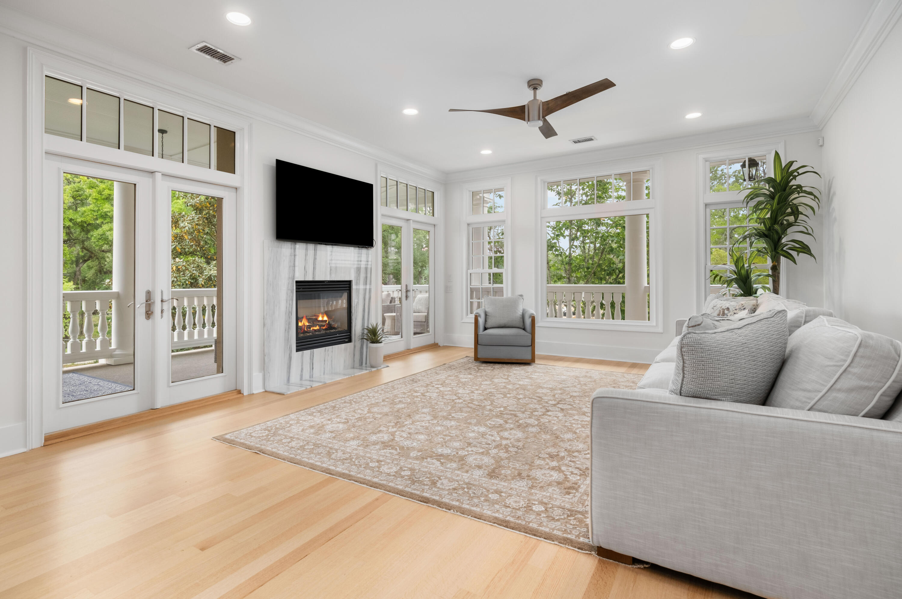 144 Fairbanks Oak Alley # 2b