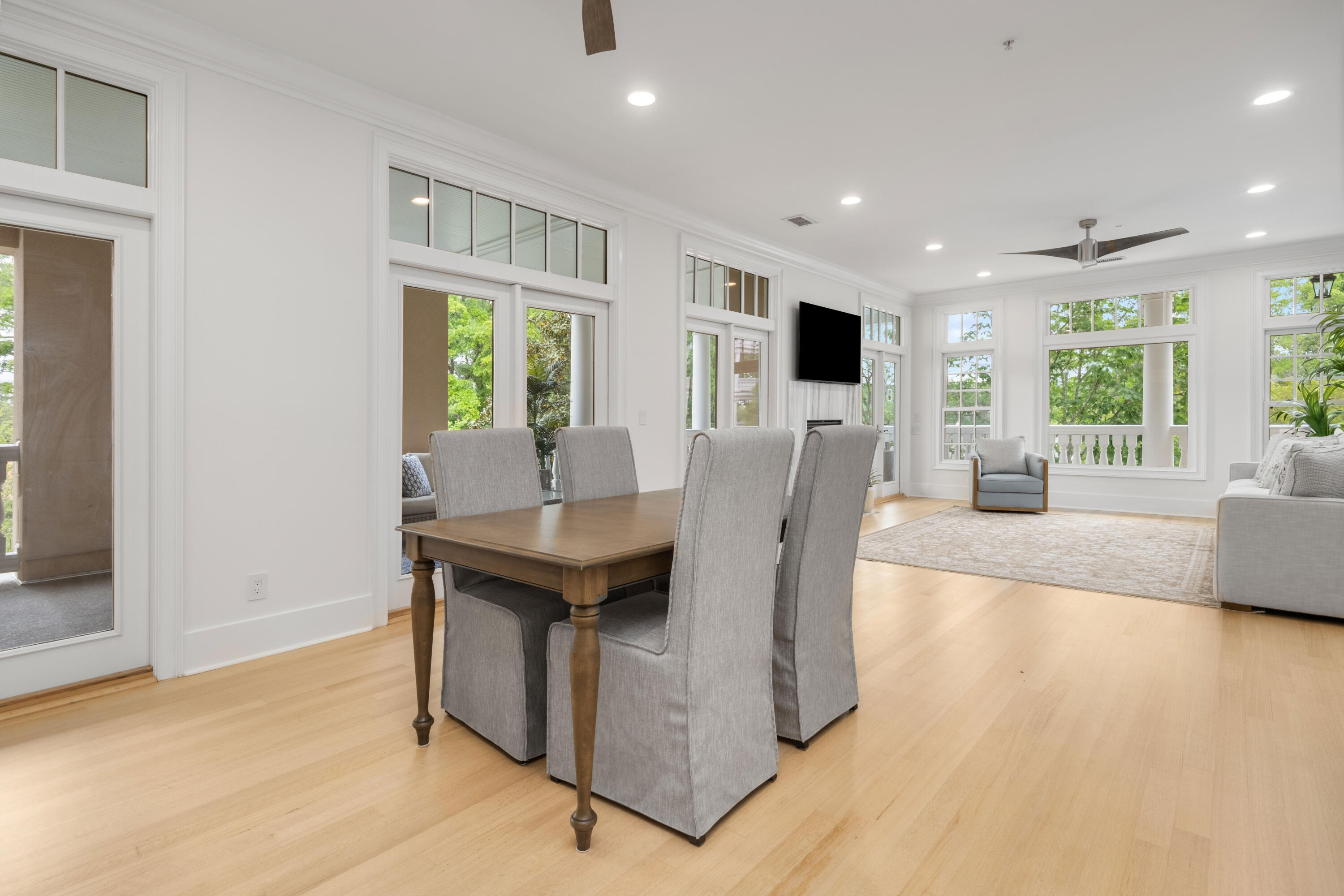 144 Fairbanks Oak Alley # 2b