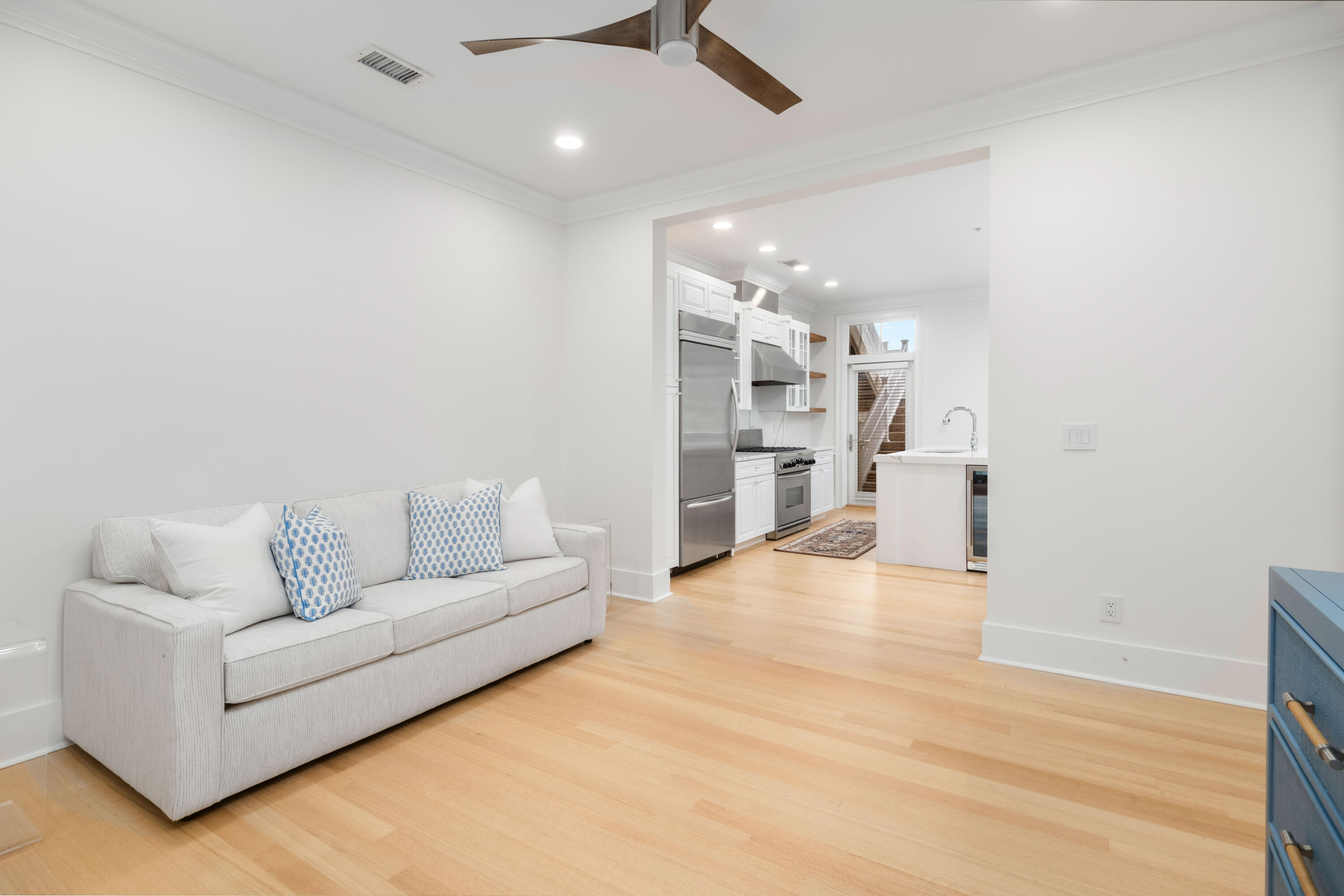144 Fairbanks Oak Alley # 2b