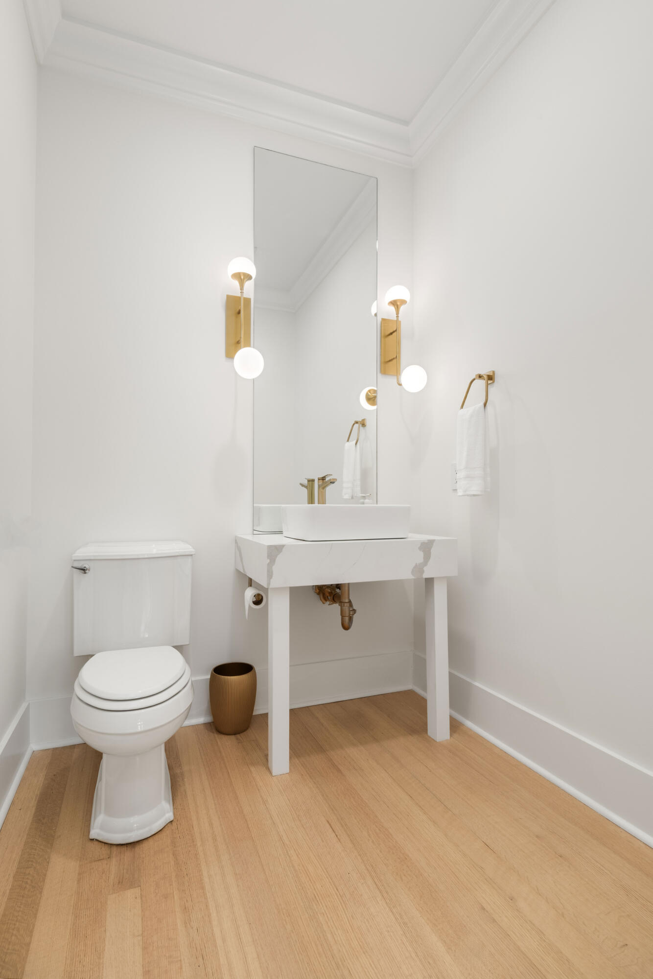 144 Fairbanks Oak Alley # 2b