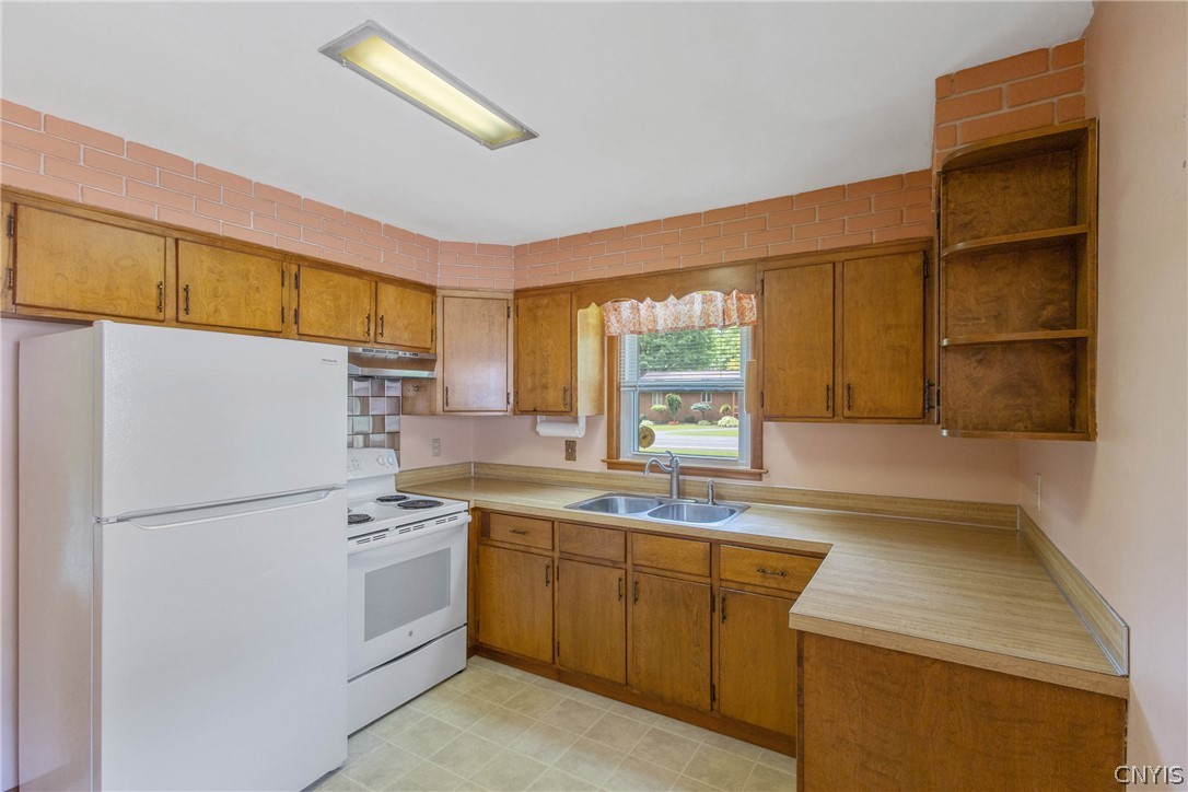 8252 Maple Road