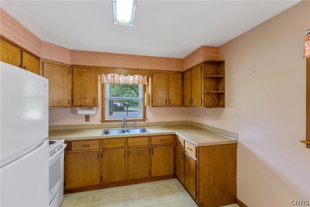 8252 Maple Road
