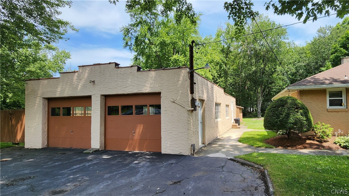 8252 Maple Road