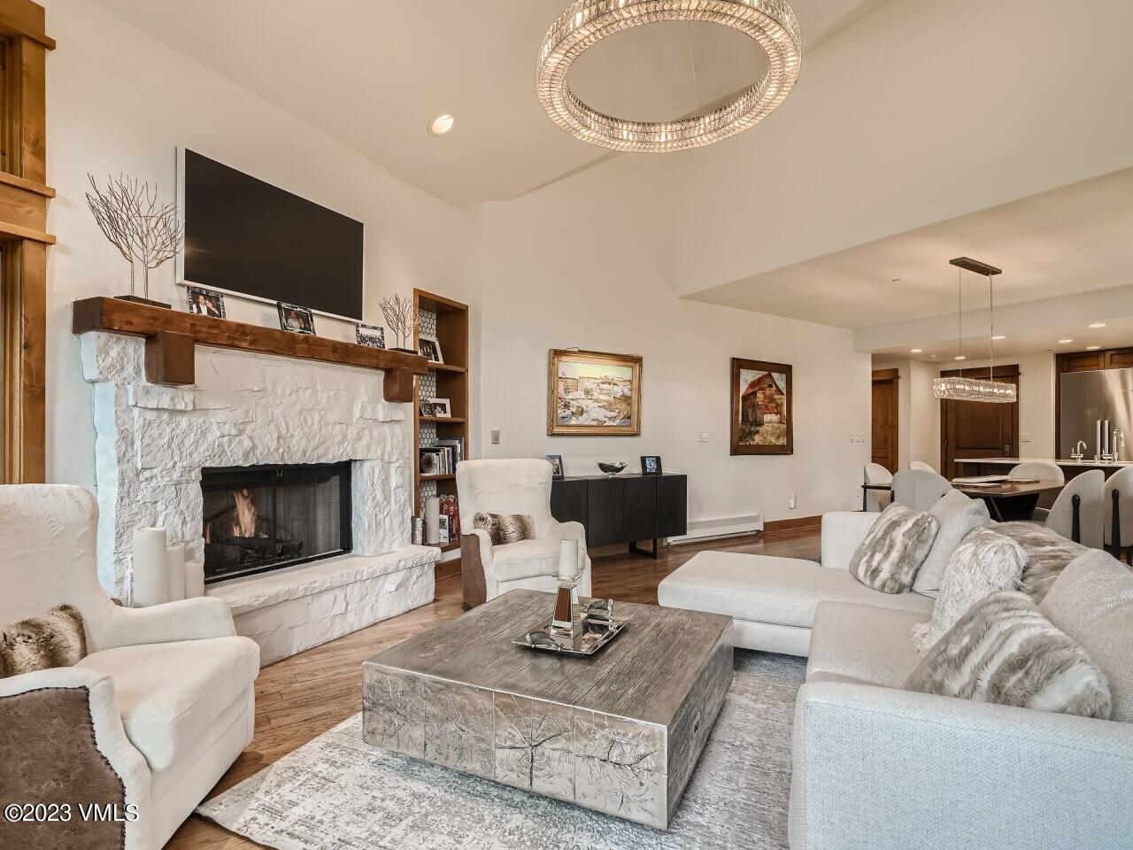 1087 Bachelor Ridge Road, 201