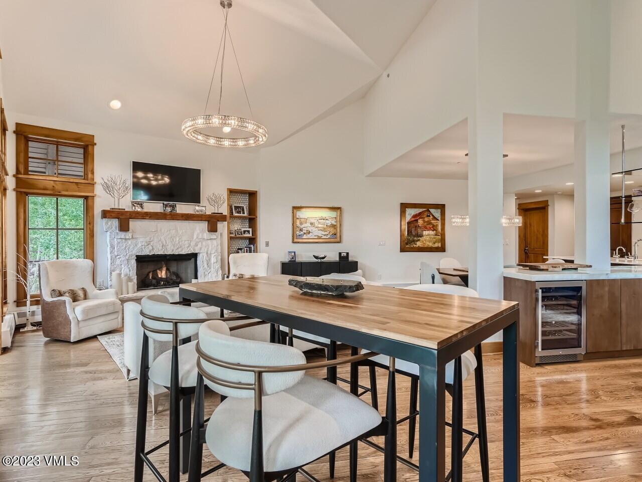 1087 Bachelor Ridge Road, 201