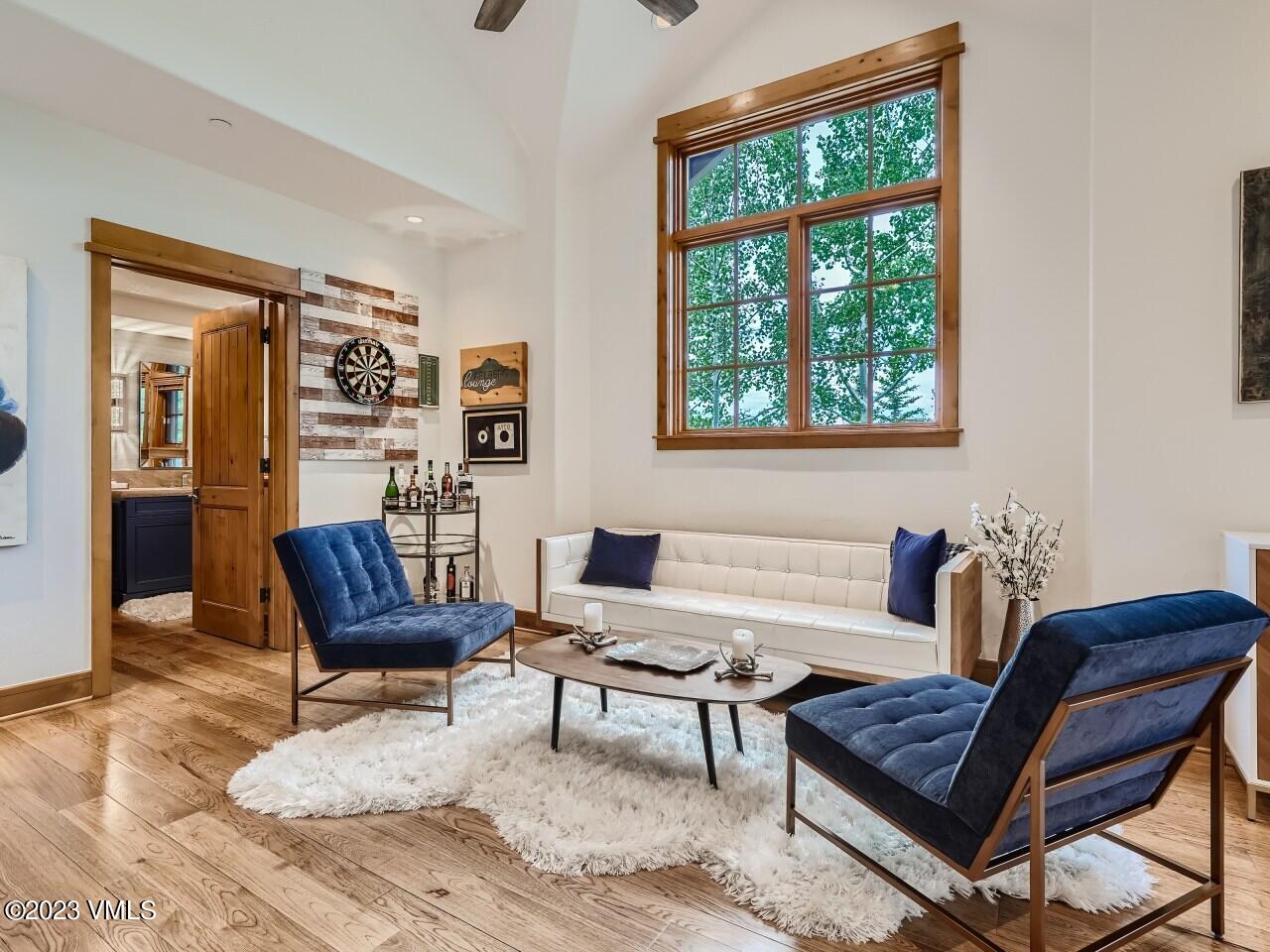 1087 Bachelor Ridge Road, 201