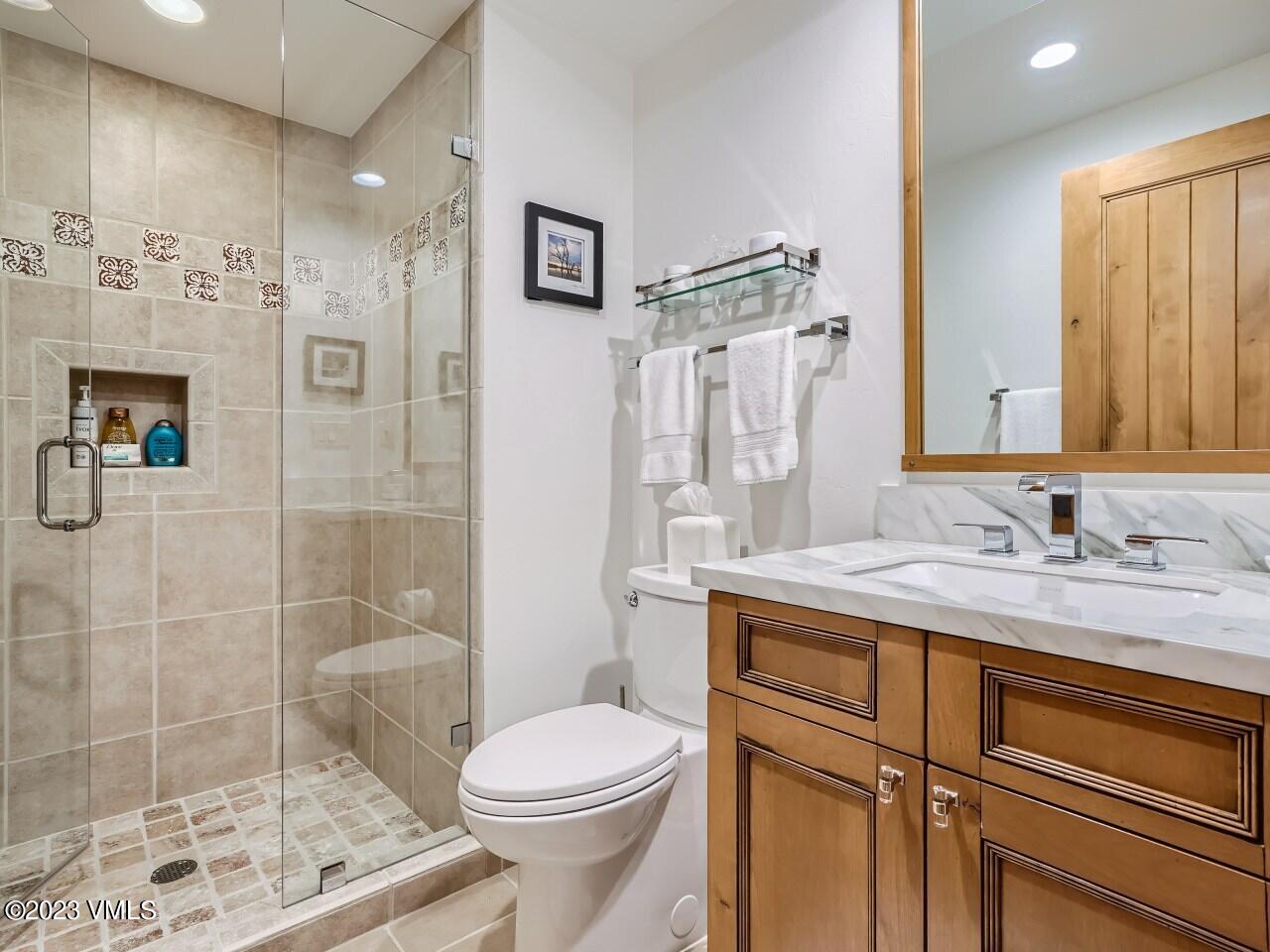 1087 Bachelor Ridge Road, 201