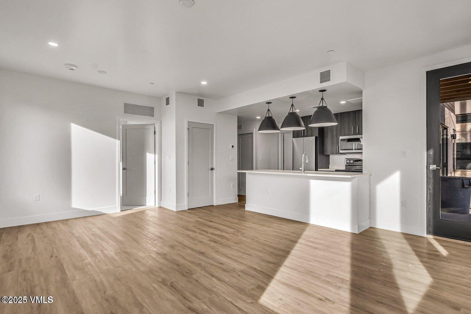 91 Mount Hope Circle, E101