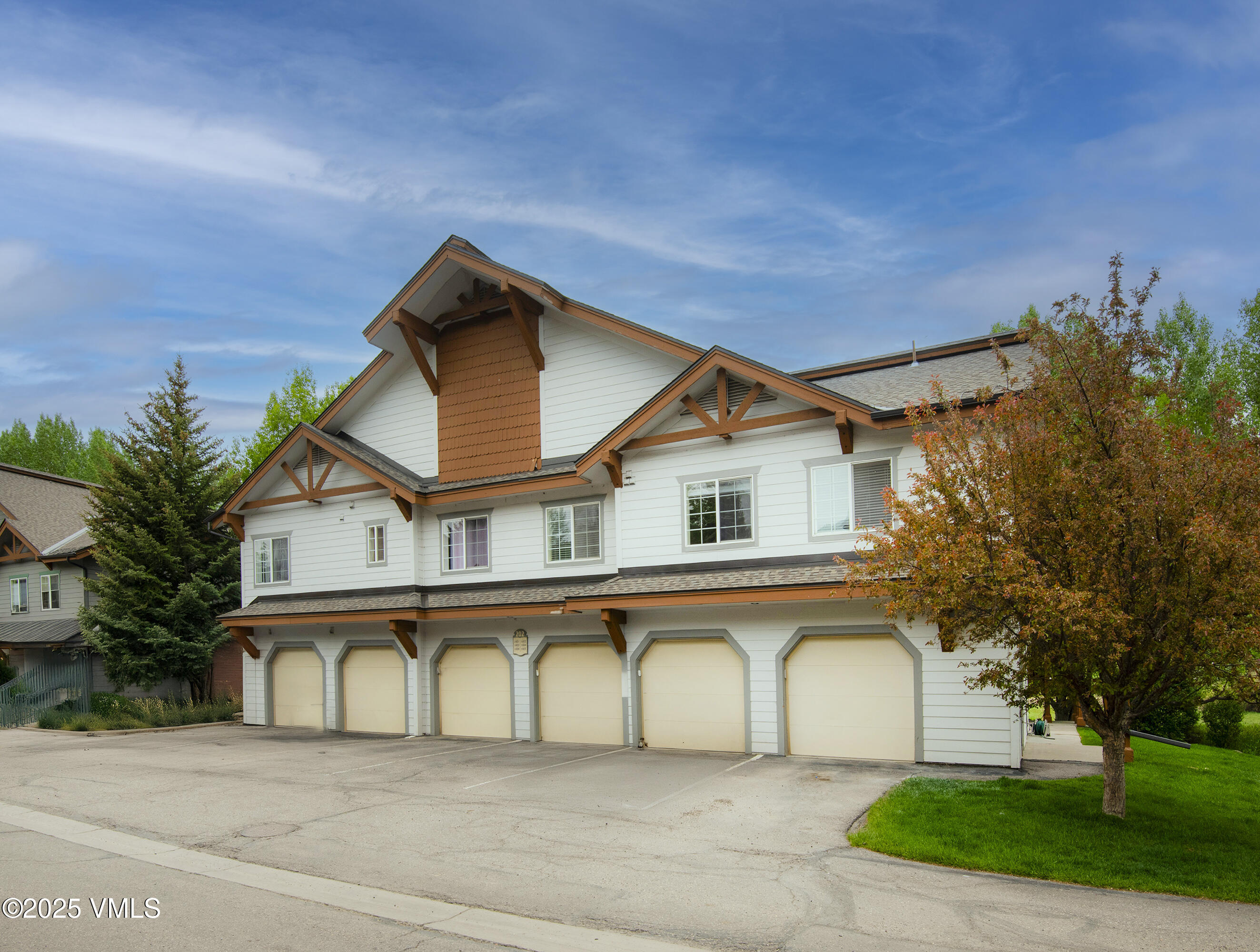 1404 Crazy Horse Circle, 1404