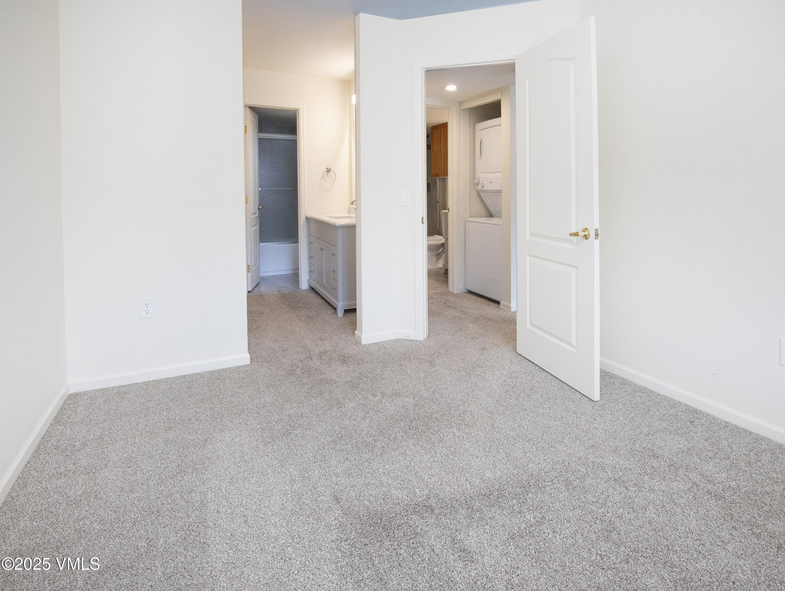 1404 Crazy Horse Circle, 1404