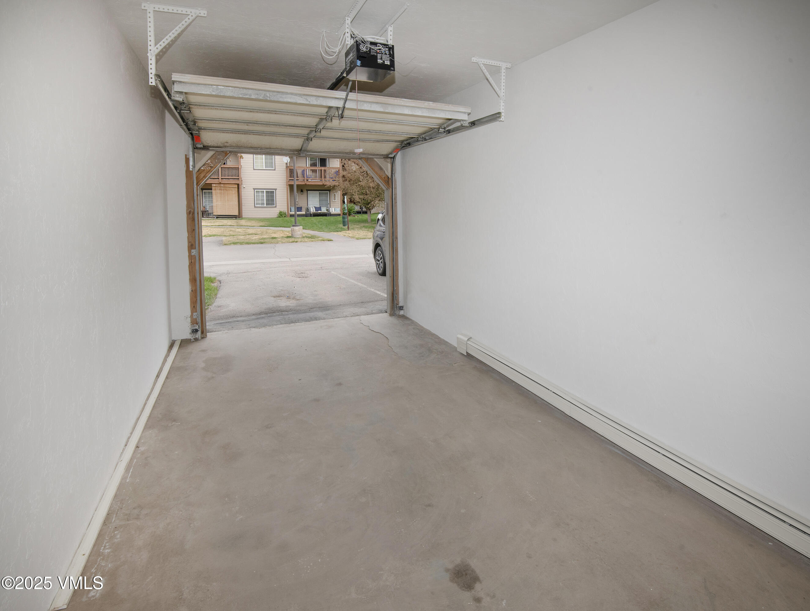 1404 Crazy Horse Circle, 1404