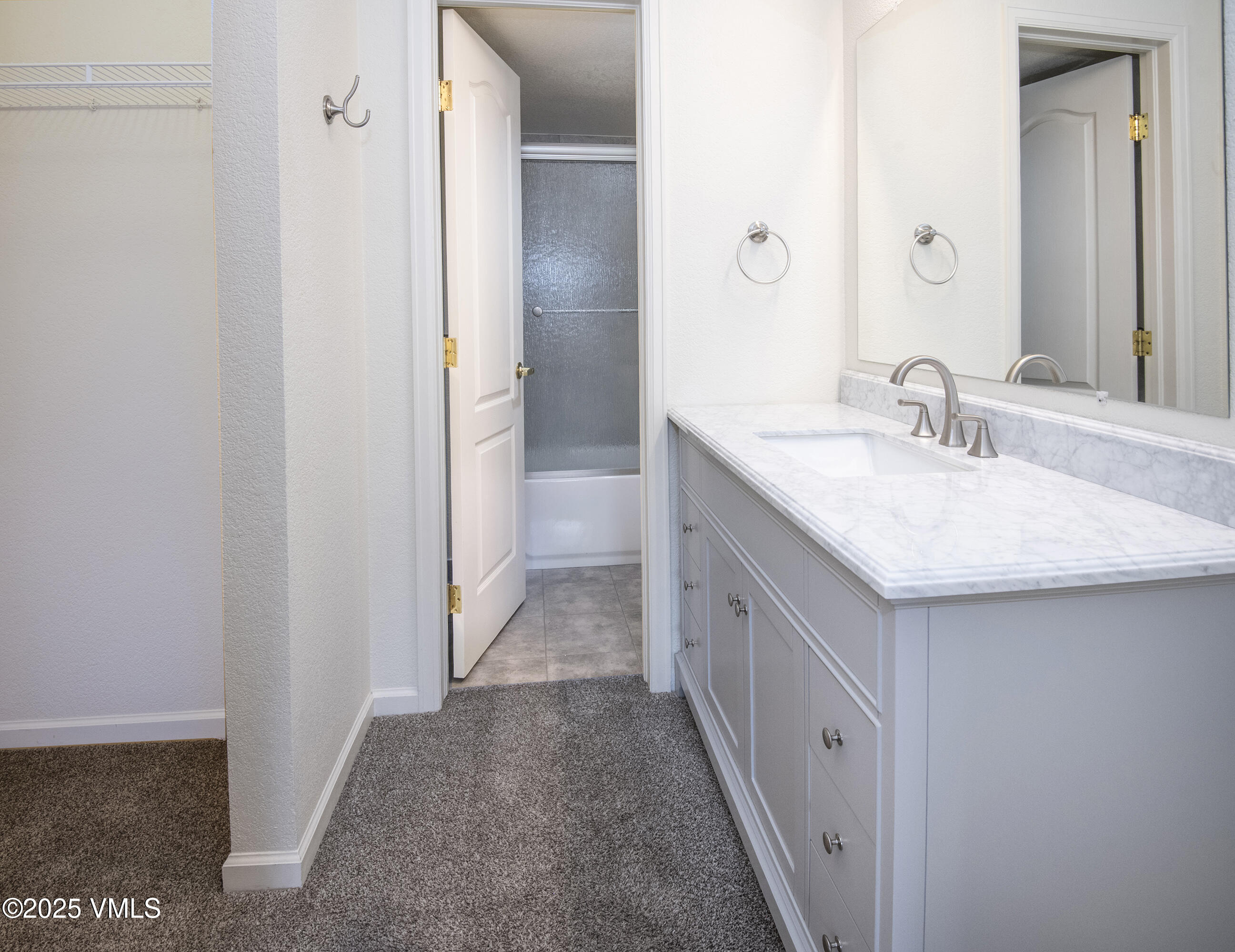 1404 Crazy Horse Circle, 1404