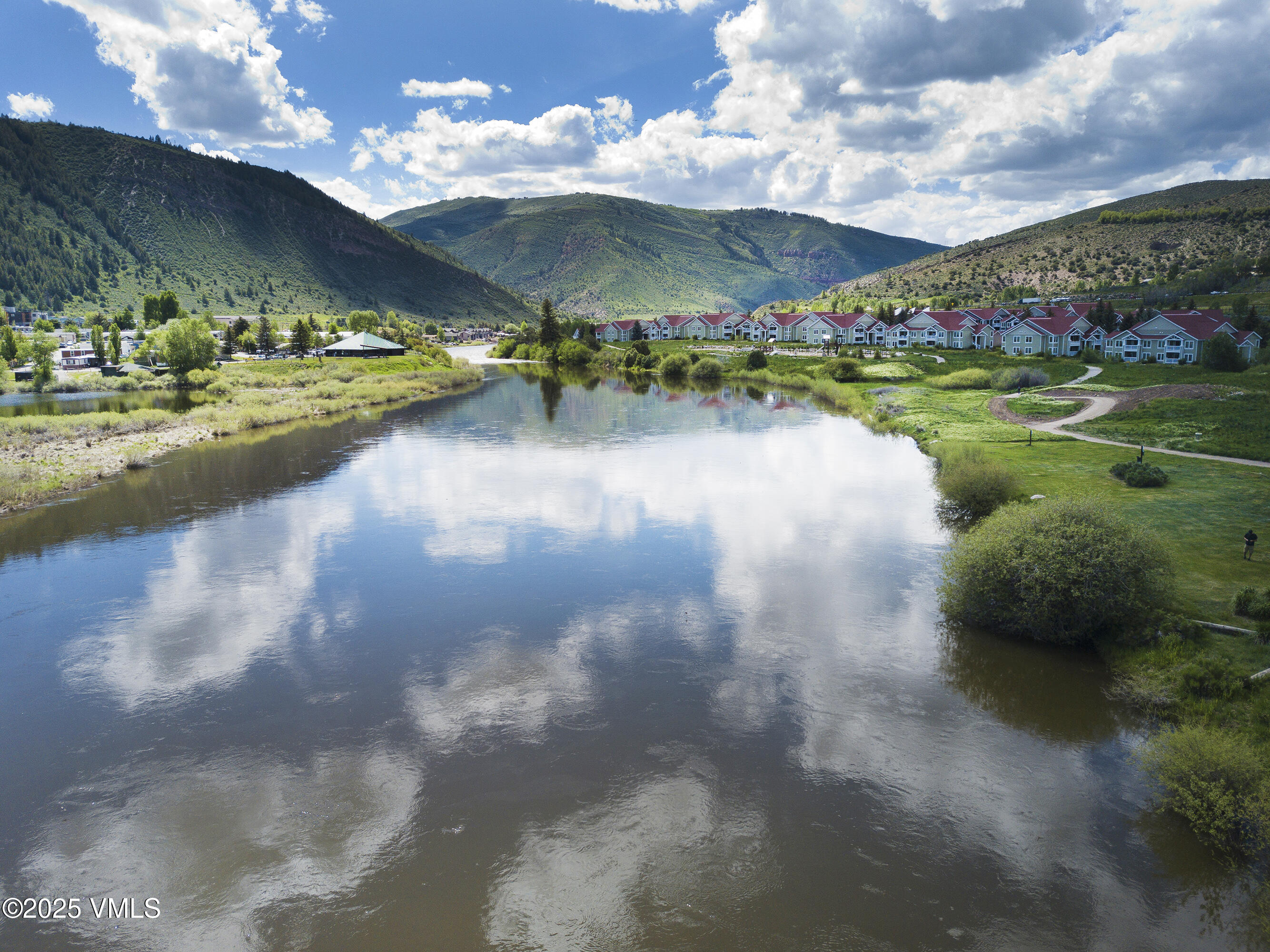 1404 Crazy Horse Circle, 1404