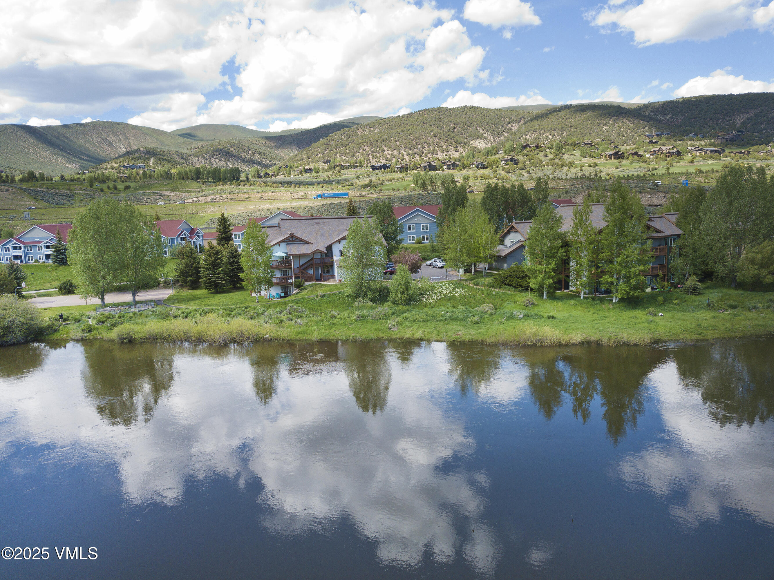 1404 Crazy Horse Circle, 1404