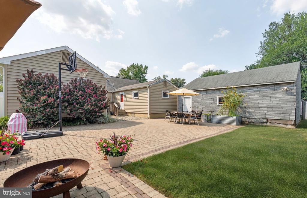 309 WOODLAND AVENUE