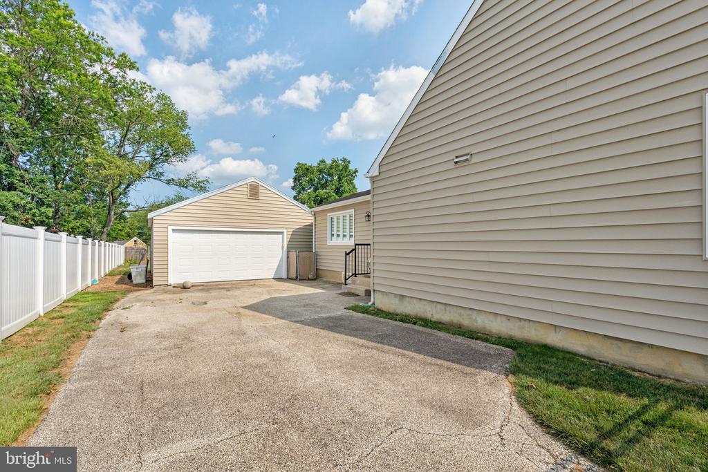 309 WOODLAND AVENUE