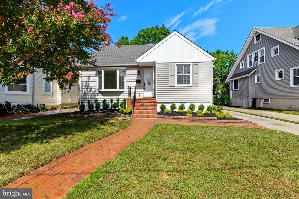 919 BELMONT AVENUE