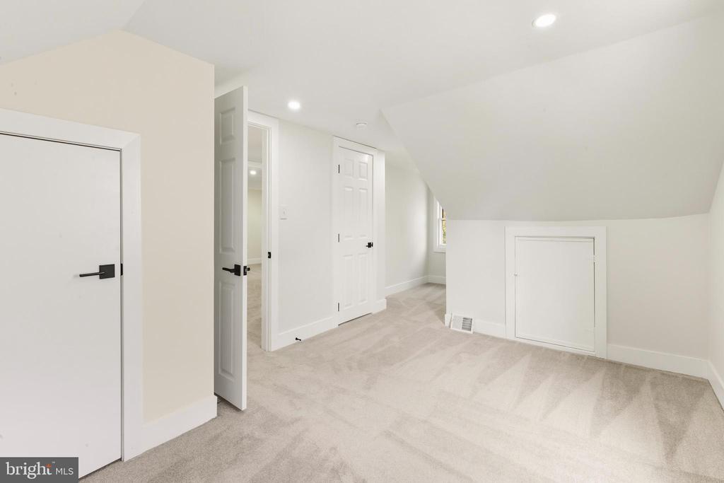 919 BELMONT AVENUE